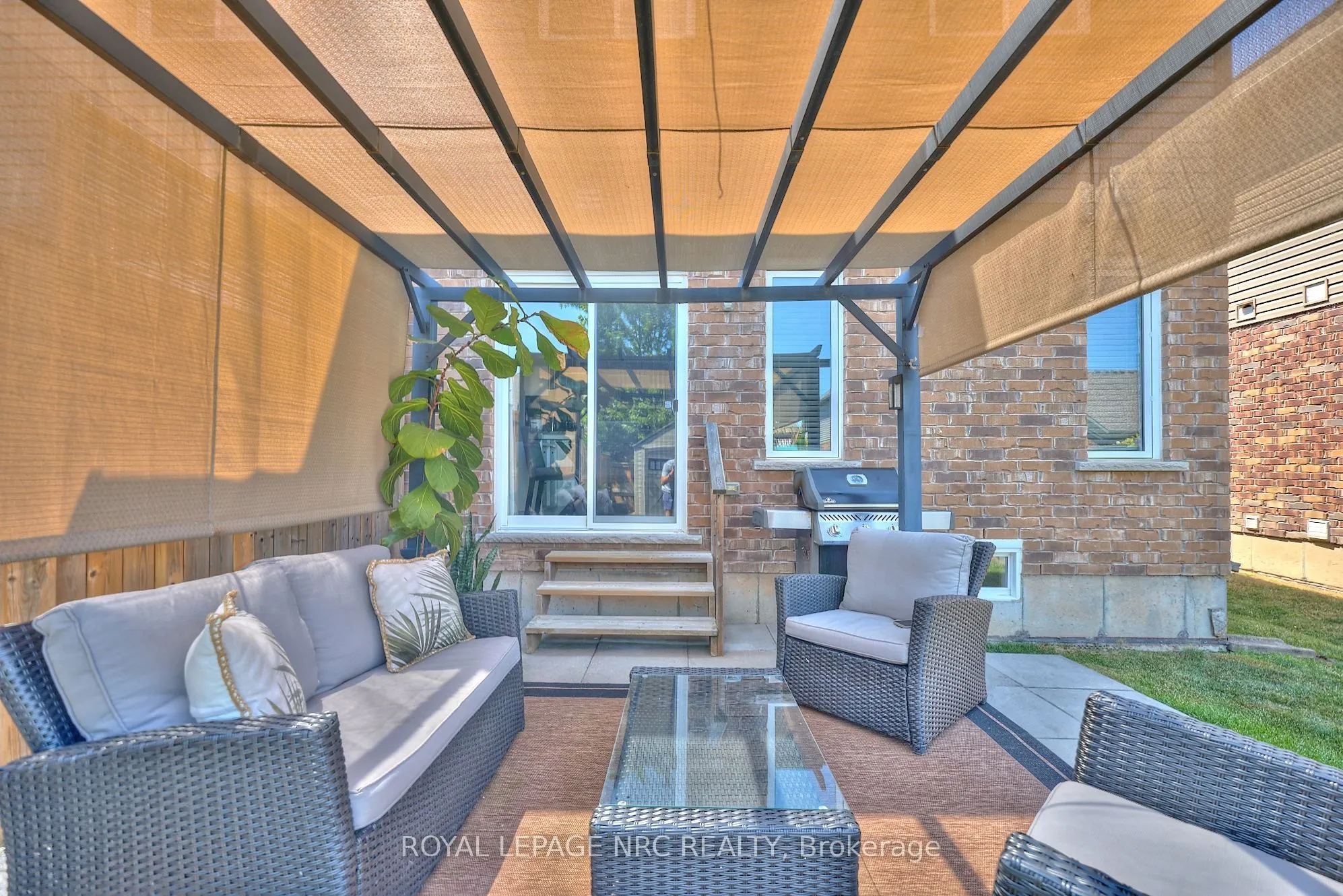 118 Roselawn Crescent