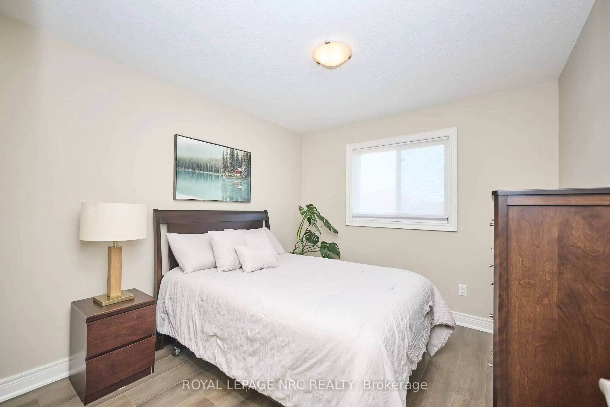 118 Roselawn Crescent