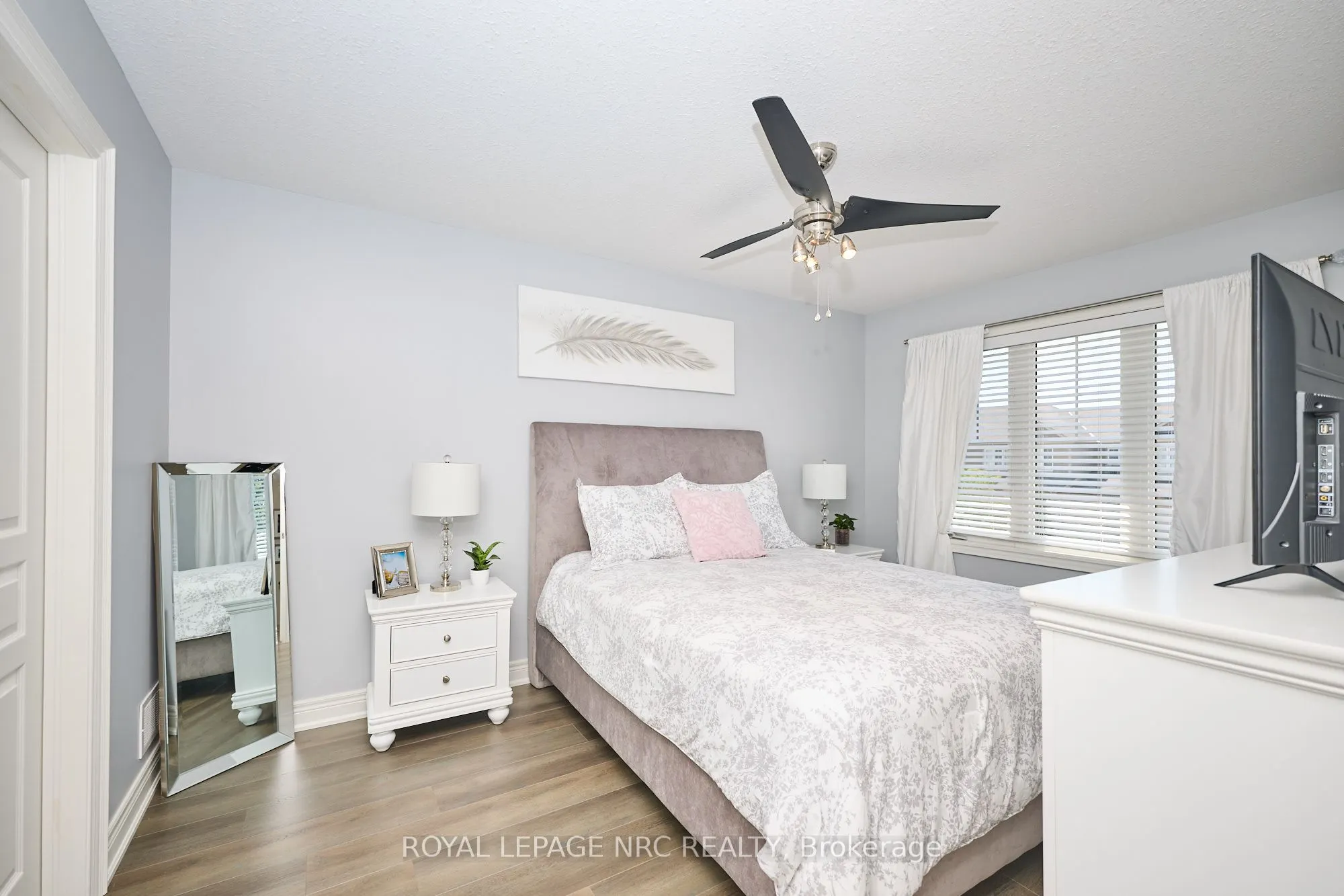 118 Roselawn Crescent