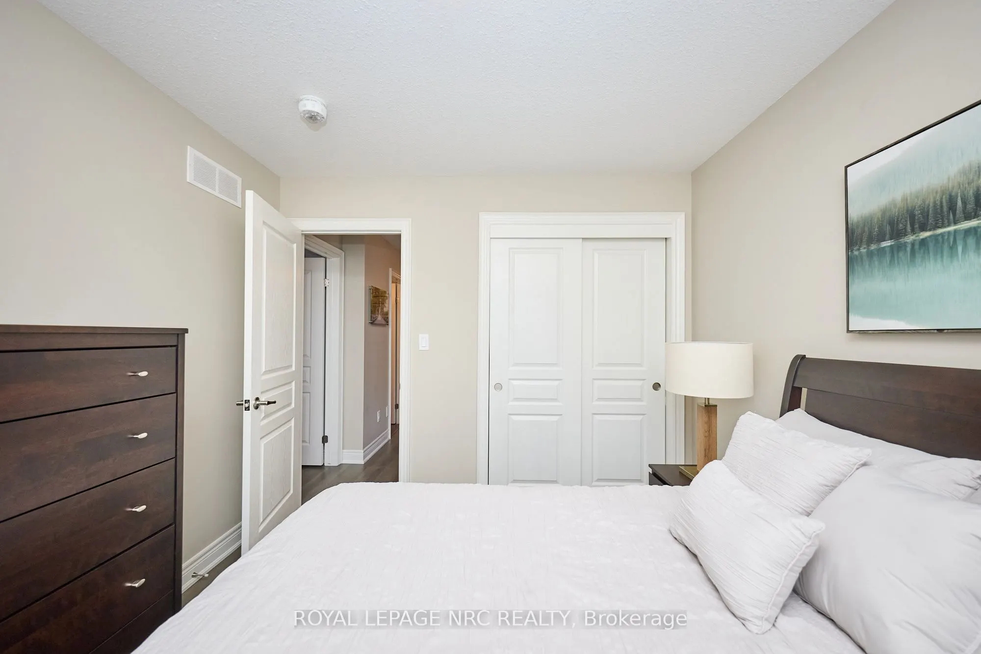 118 Roselawn Crescent