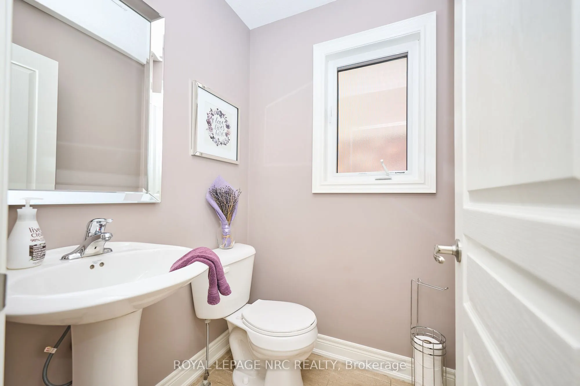 118 Roselawn Crescent