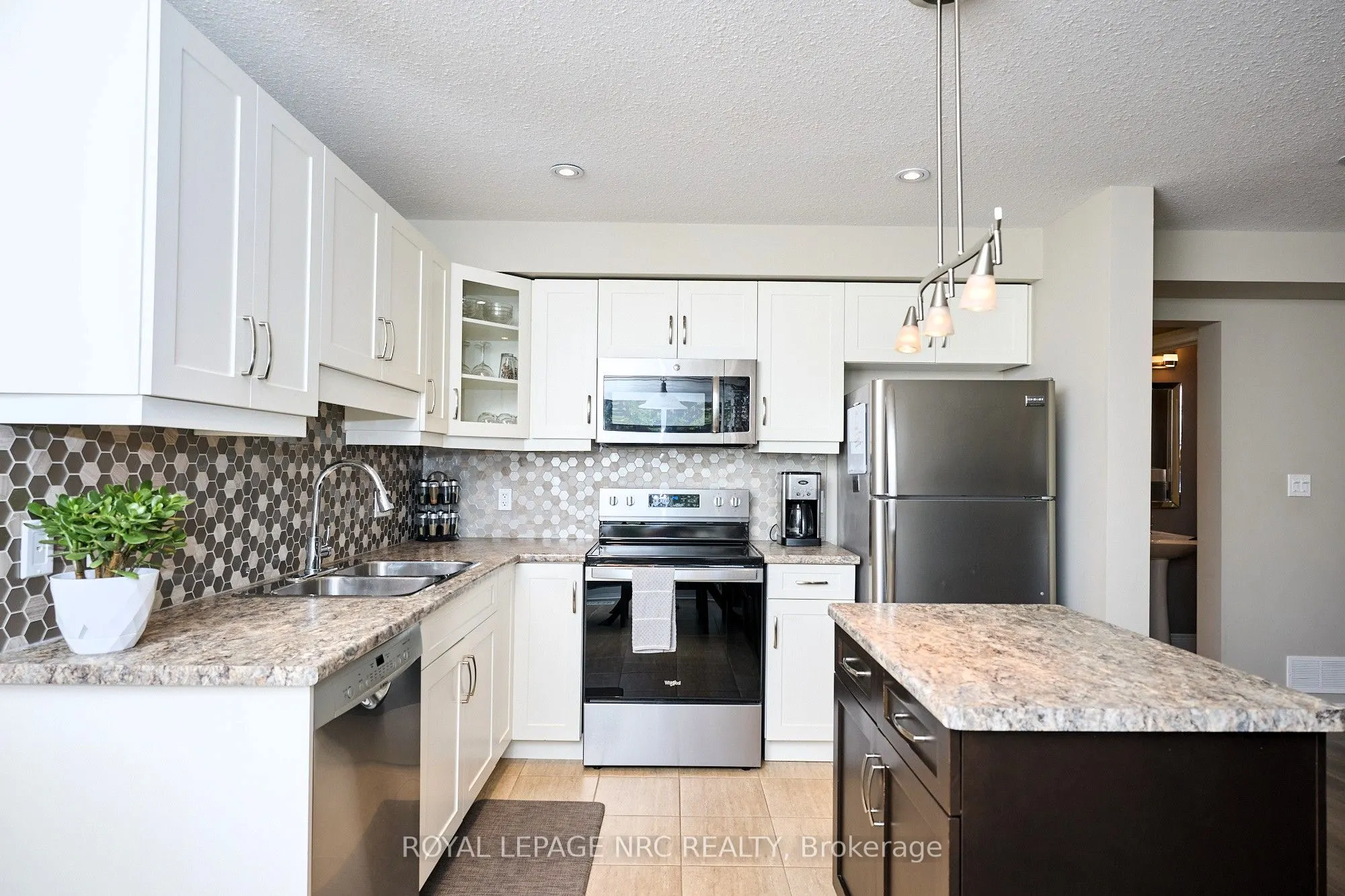118 Roselawn Crescent
