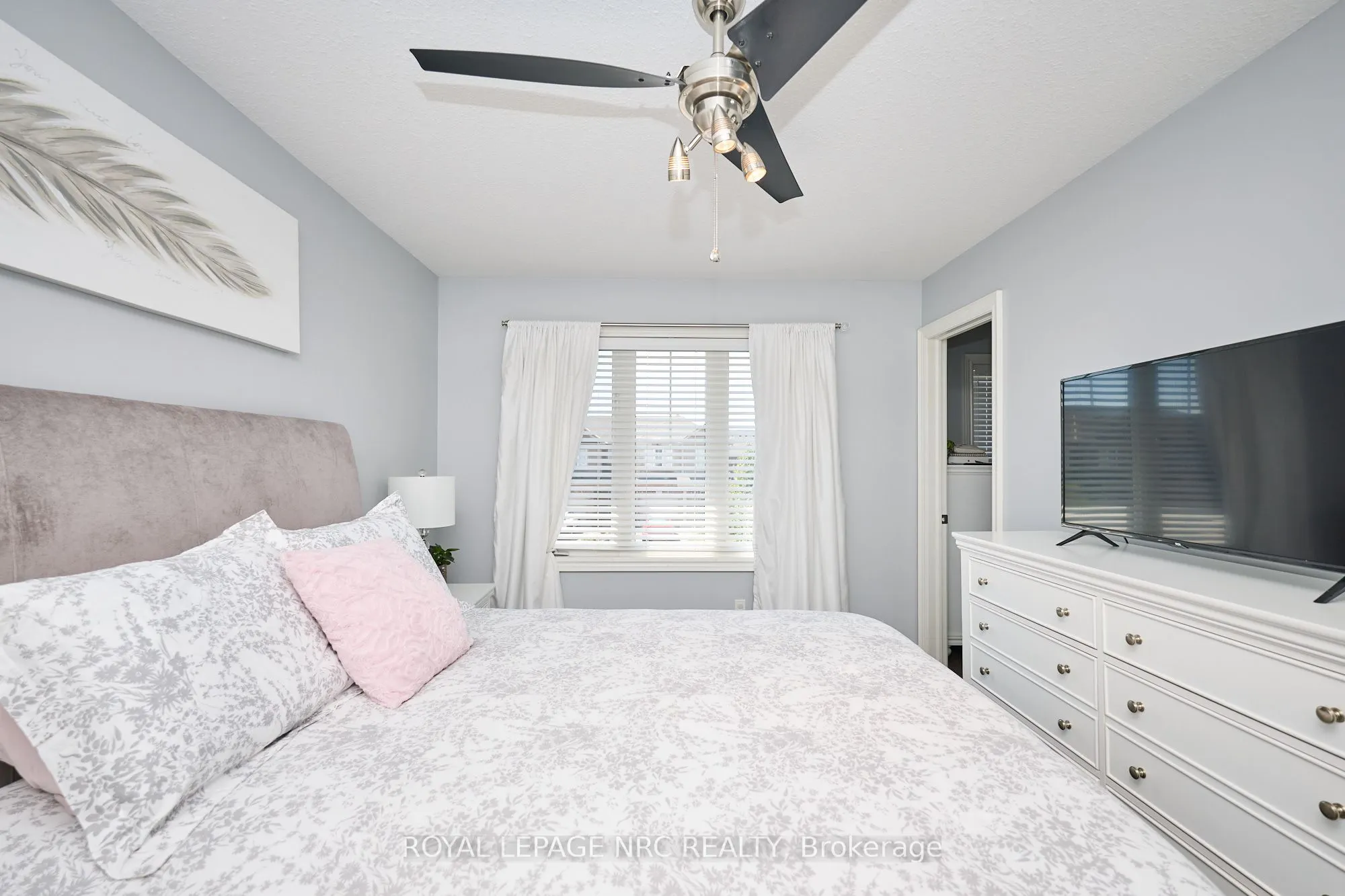 118 Roselawn Crescent