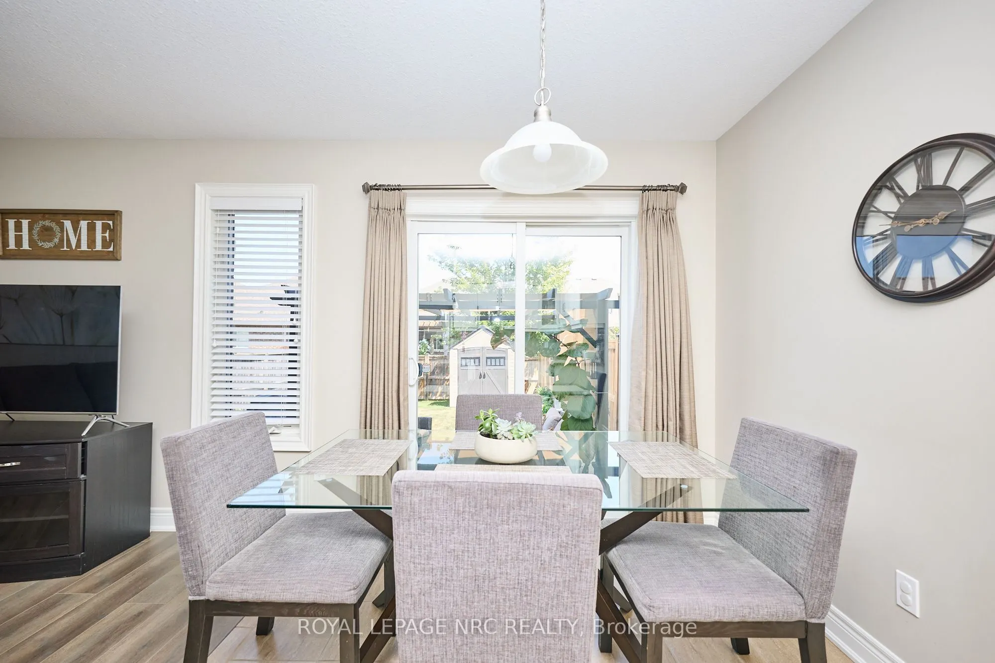 118 Roselawn Crescent