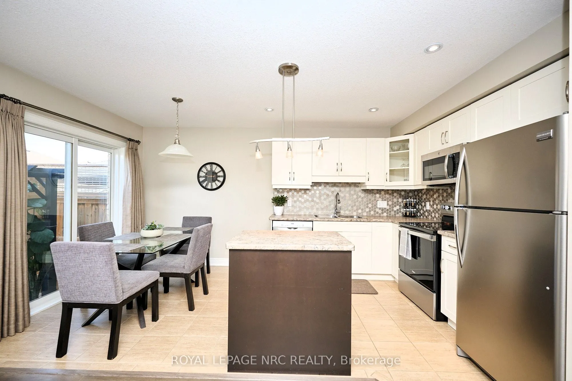 118 Roselawn Crescent