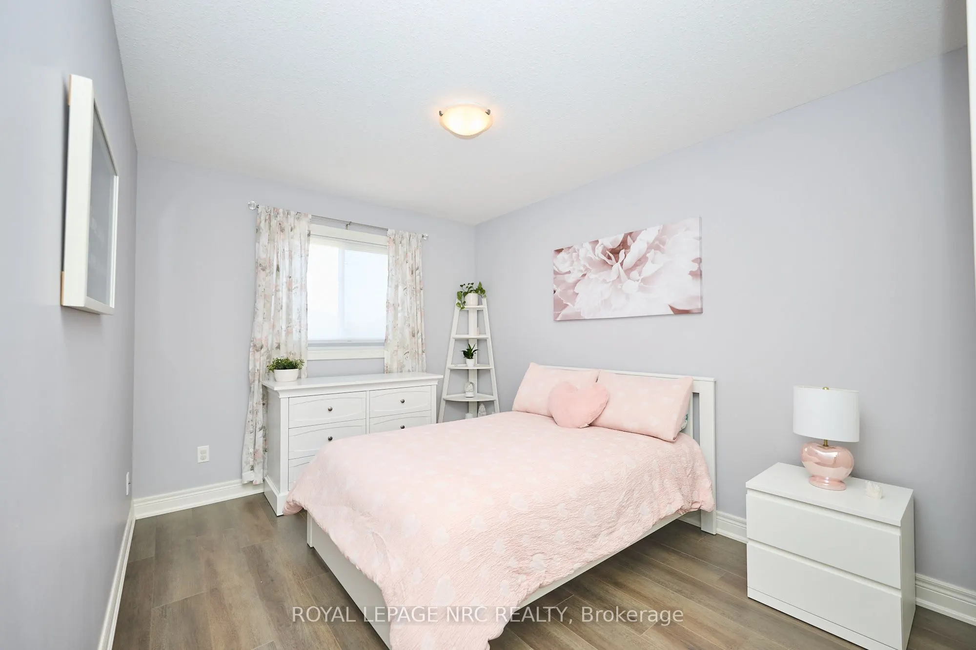 118 Roselawn Crescent