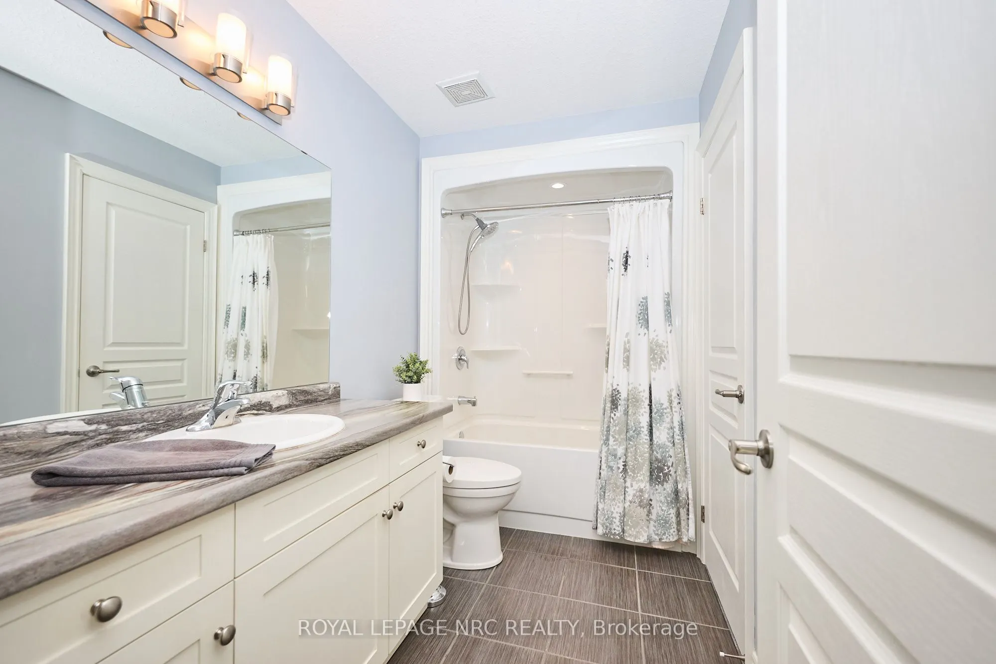 118 Roselawn Crescent