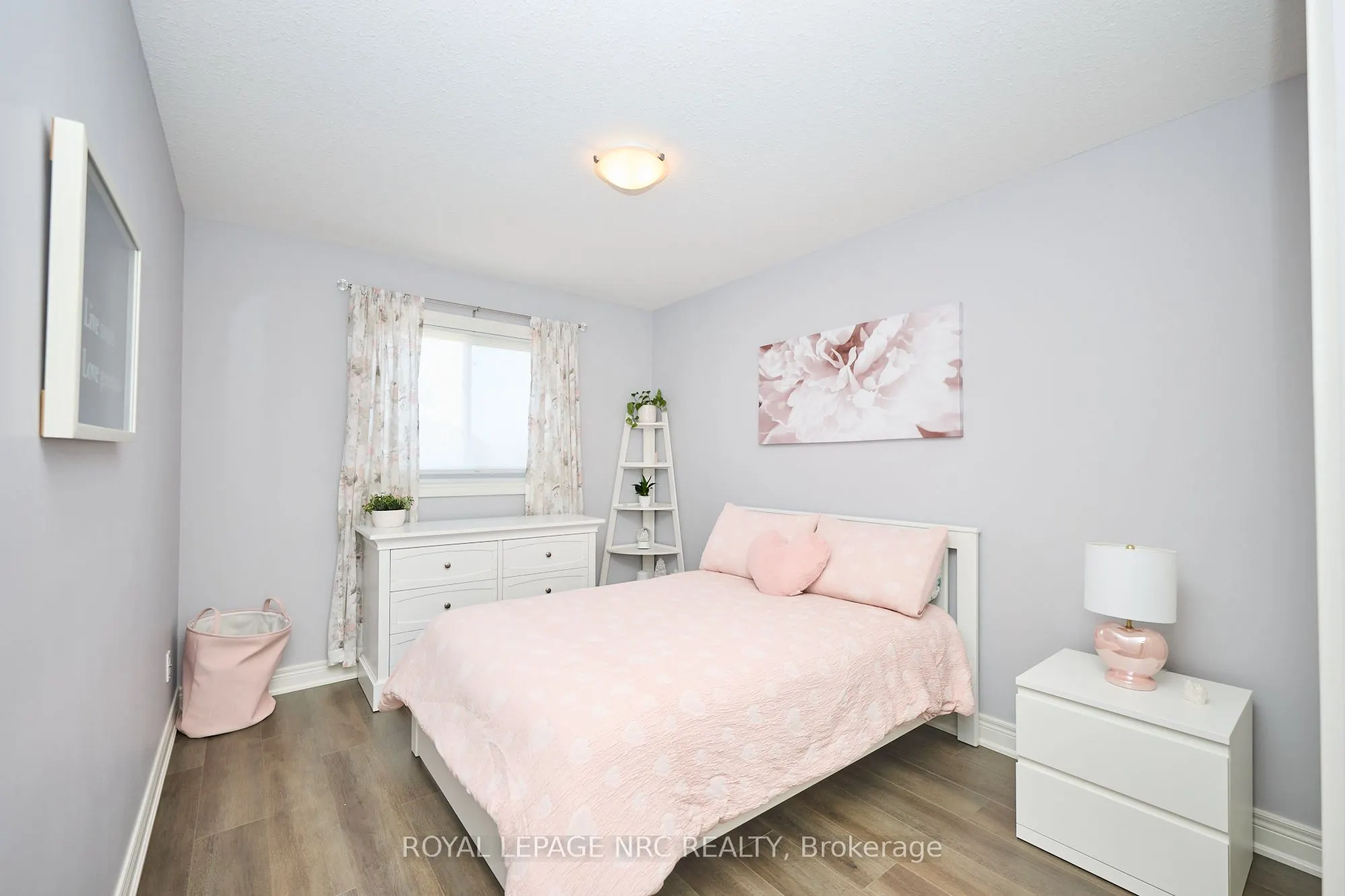 118 Roselawn Crescent