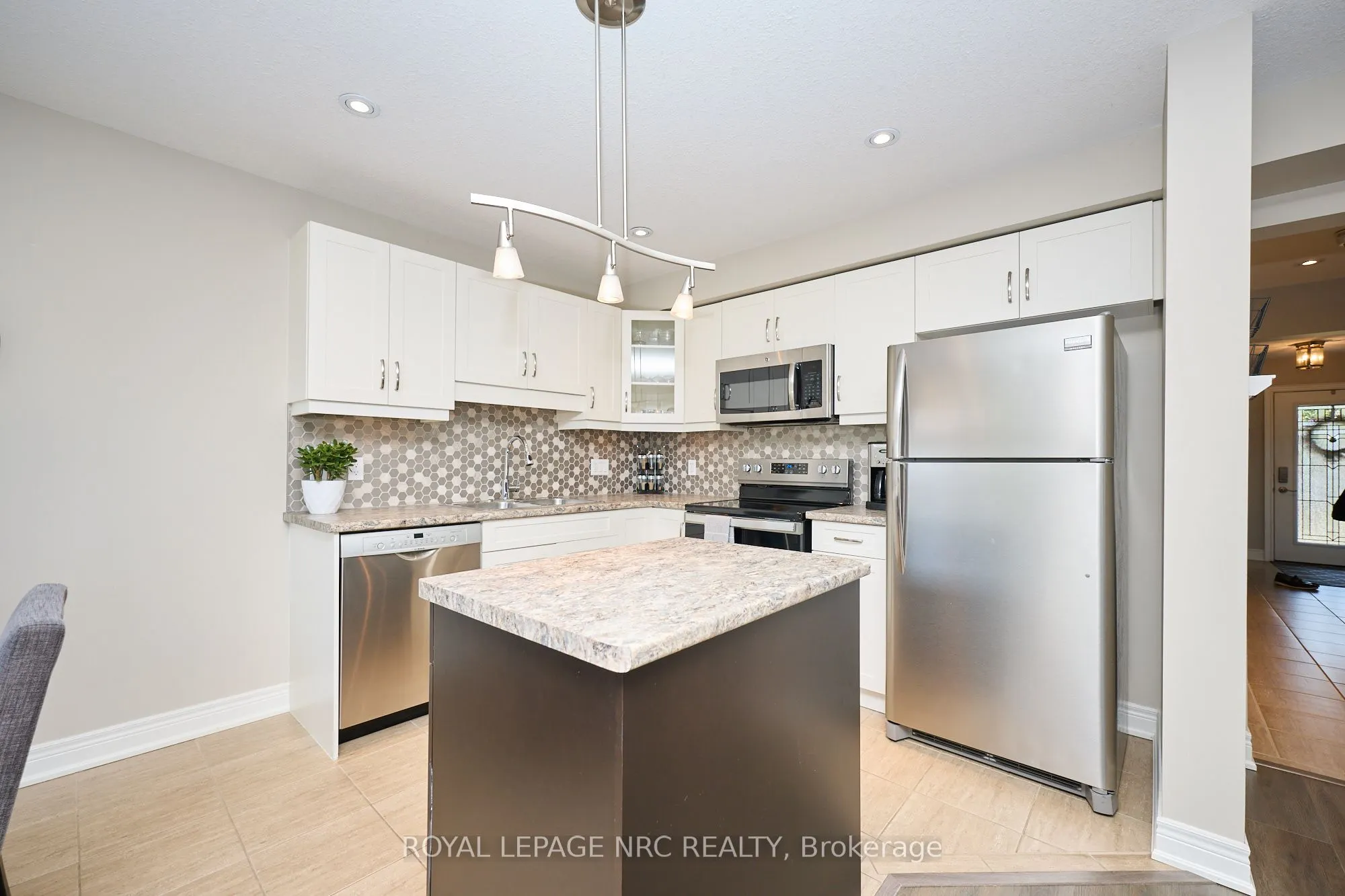 118 Roselawn Crescent