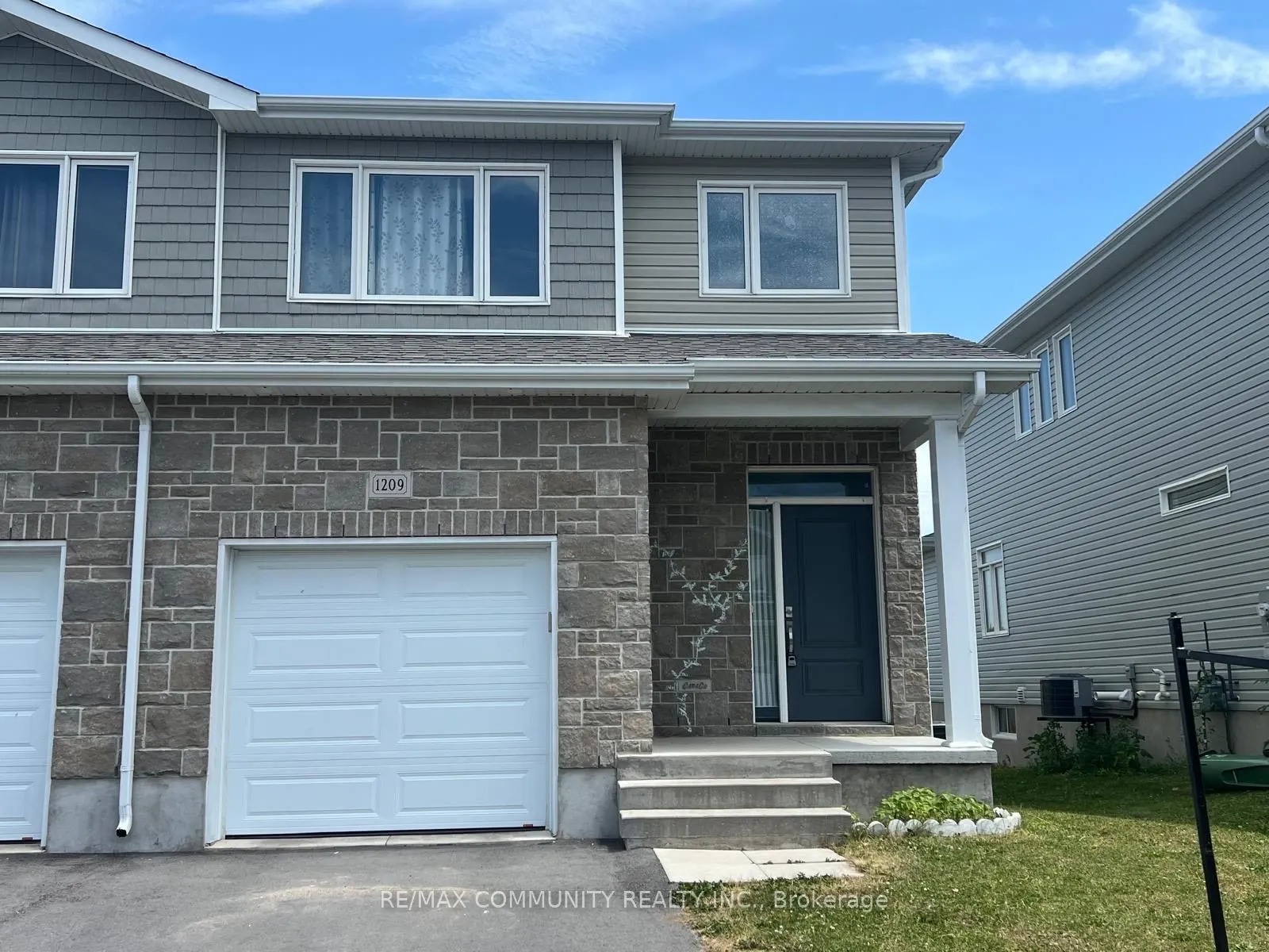 1209 Max Crescent