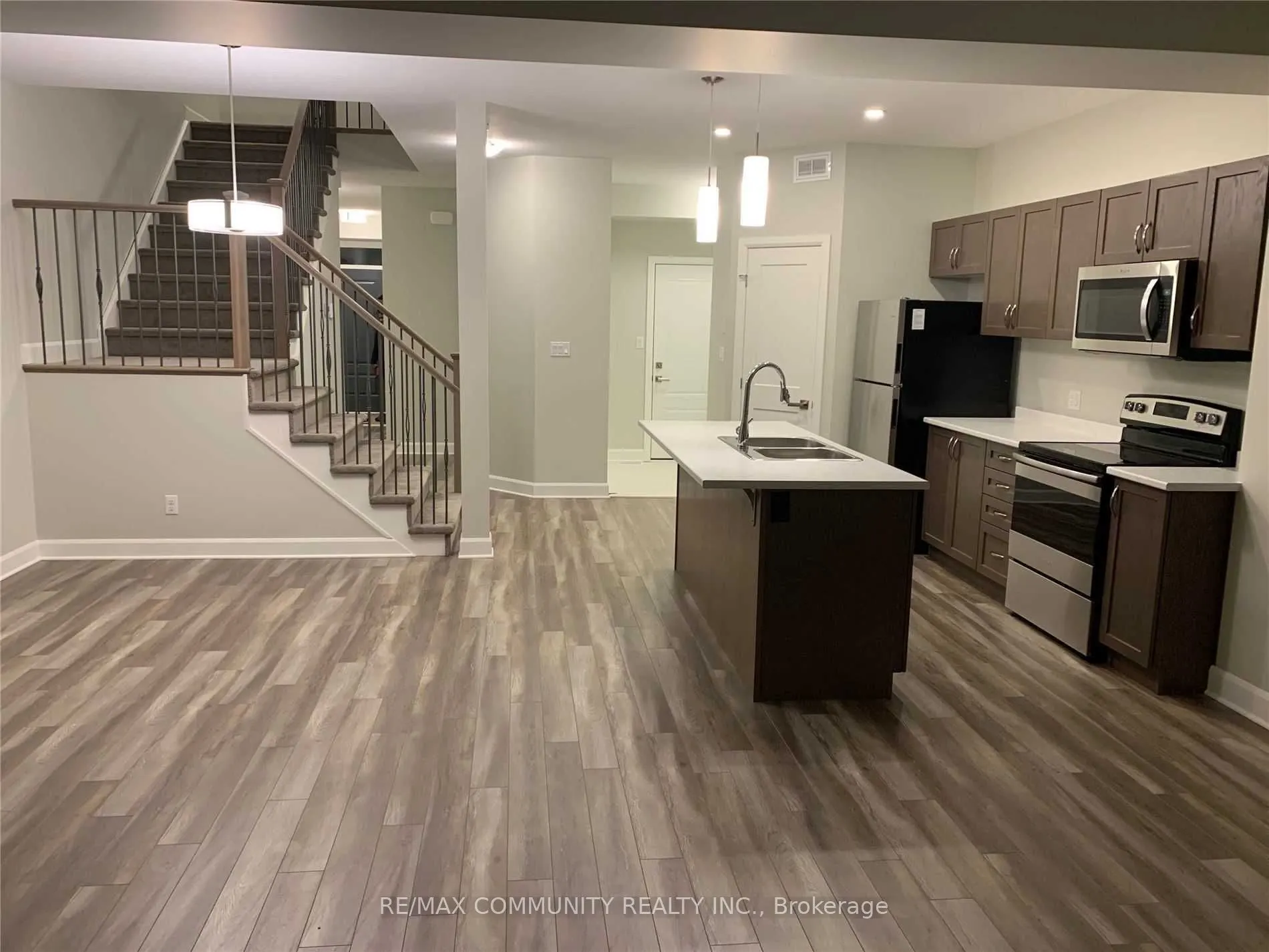 1209 Max Crescent