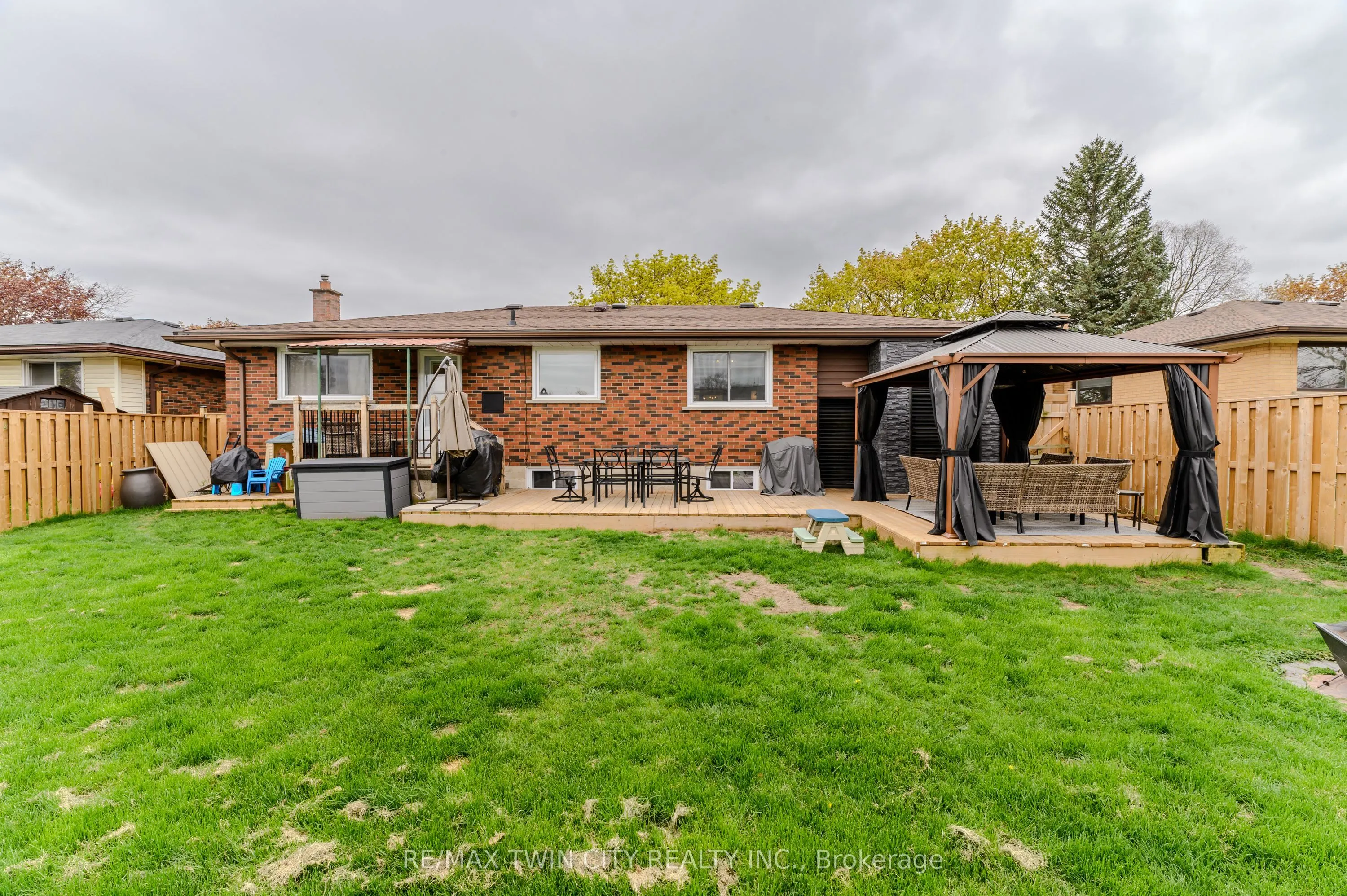 8 Pembroke Avenue