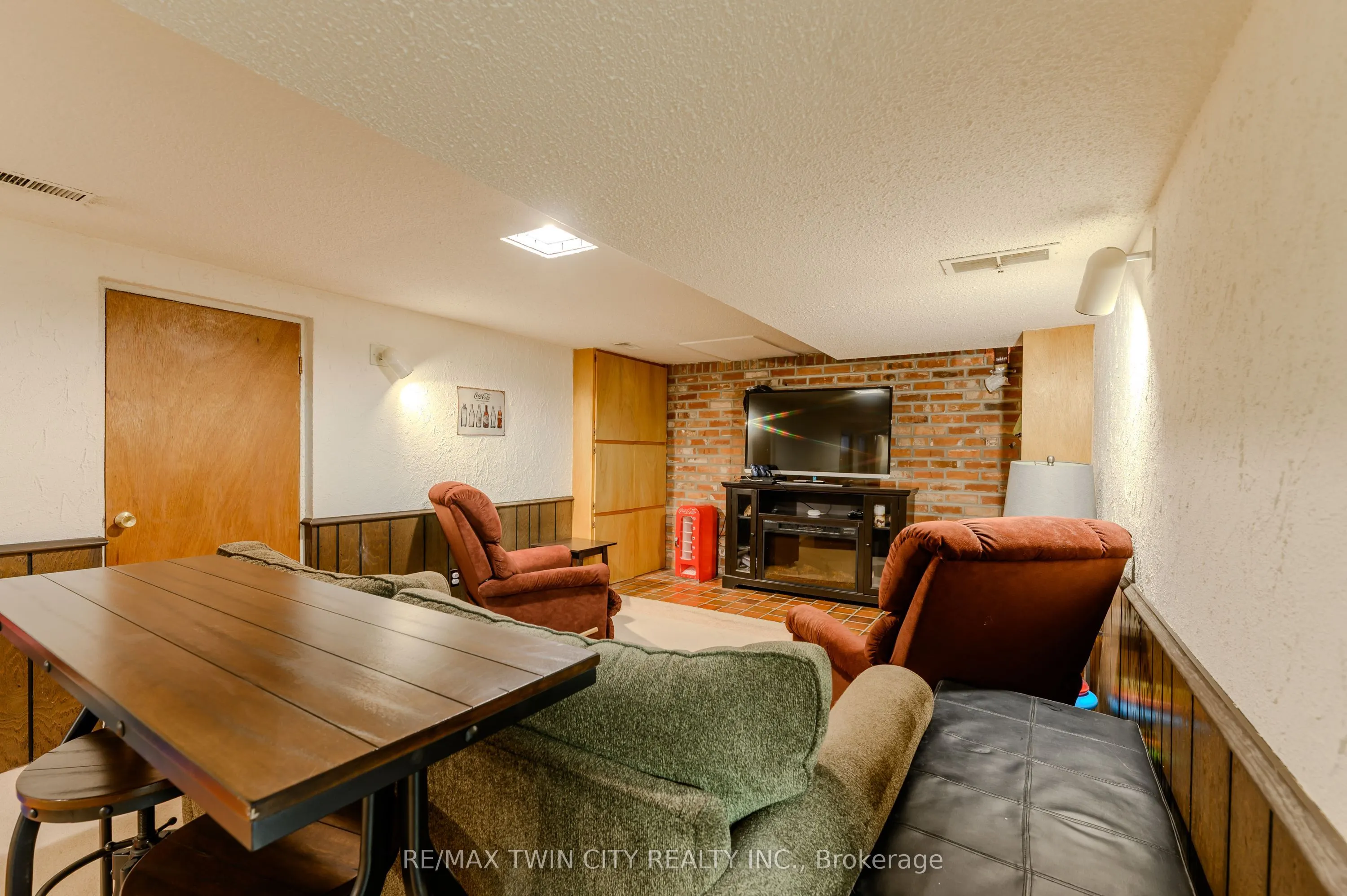 8 Pembroke Avenue