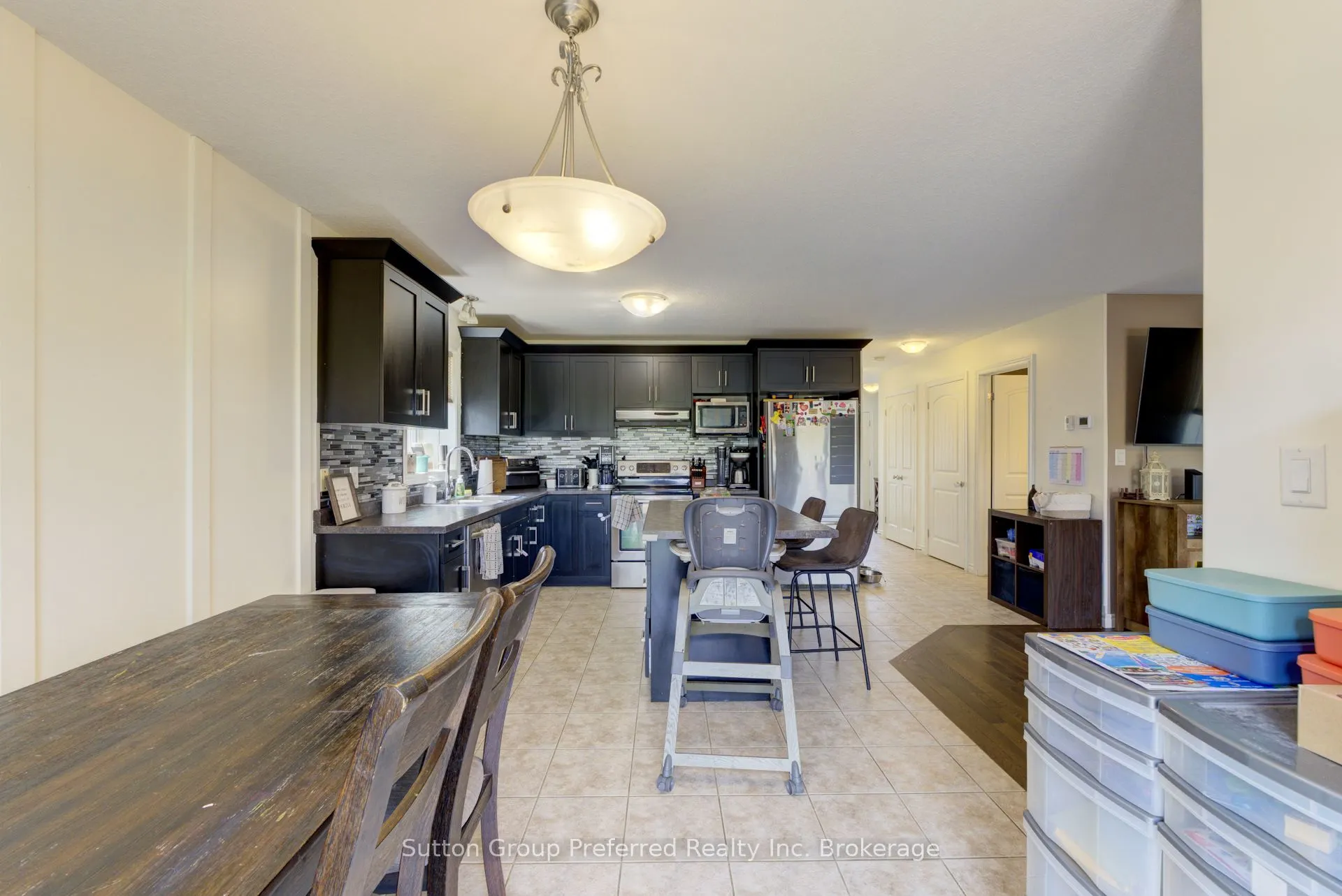 6 Moffatt Avenue