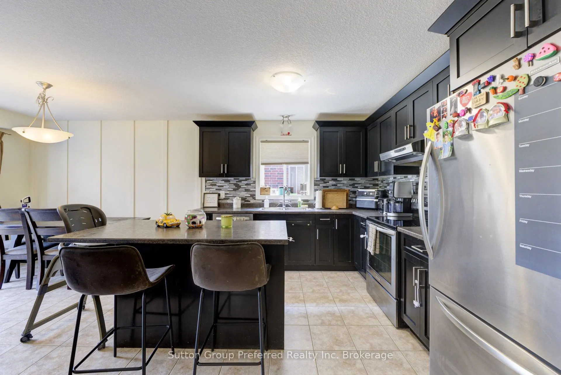 6 Moffatt Avenue