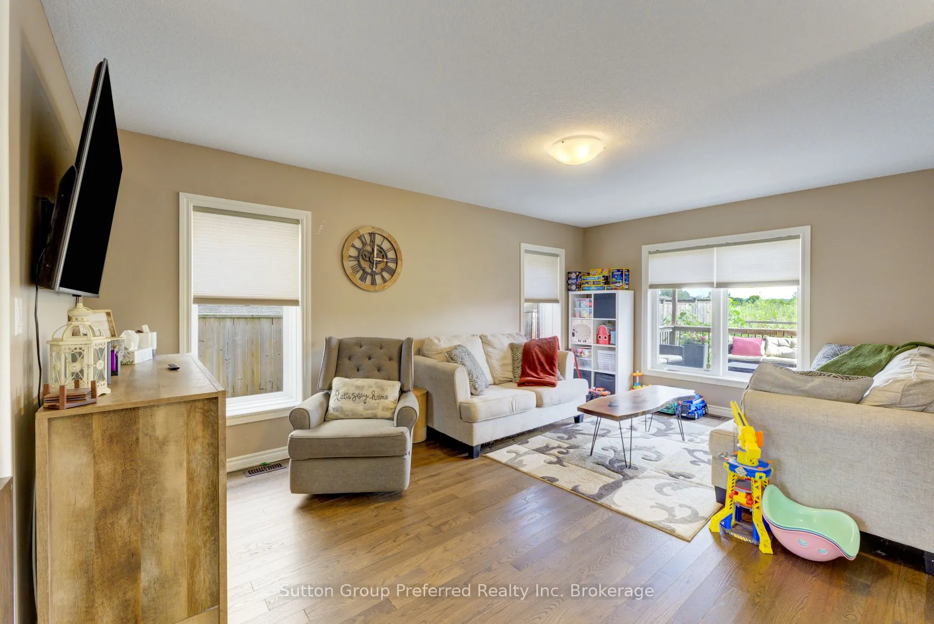 6 Moffatt Avenue