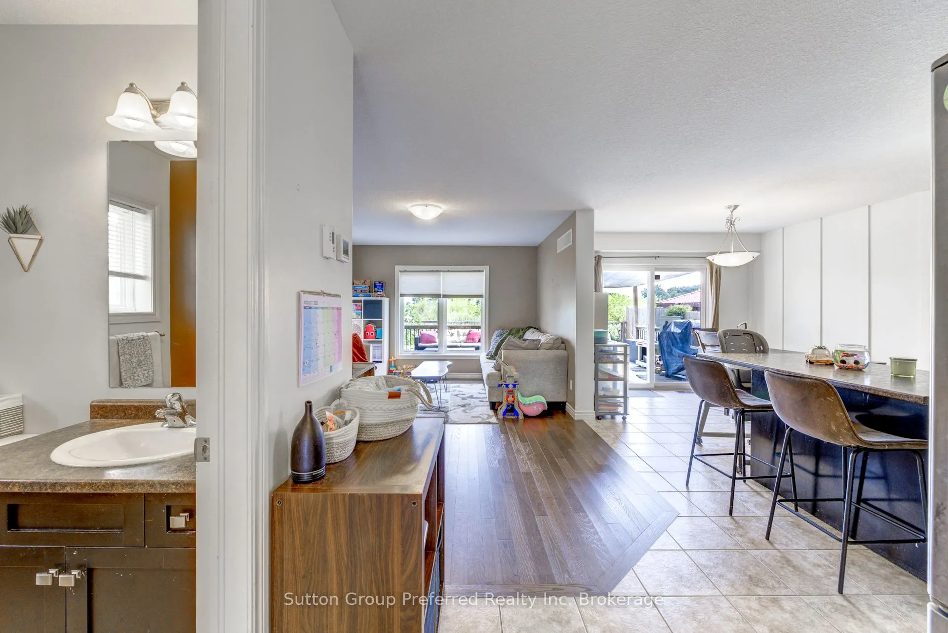 6 Moffatt Avenue