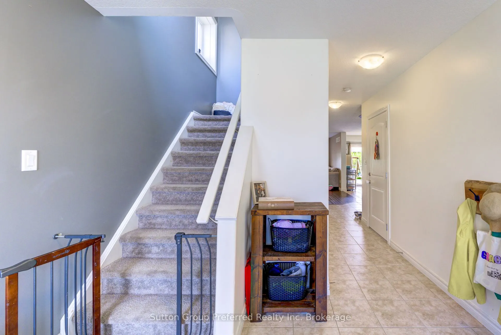 6 Moffatt Avenue