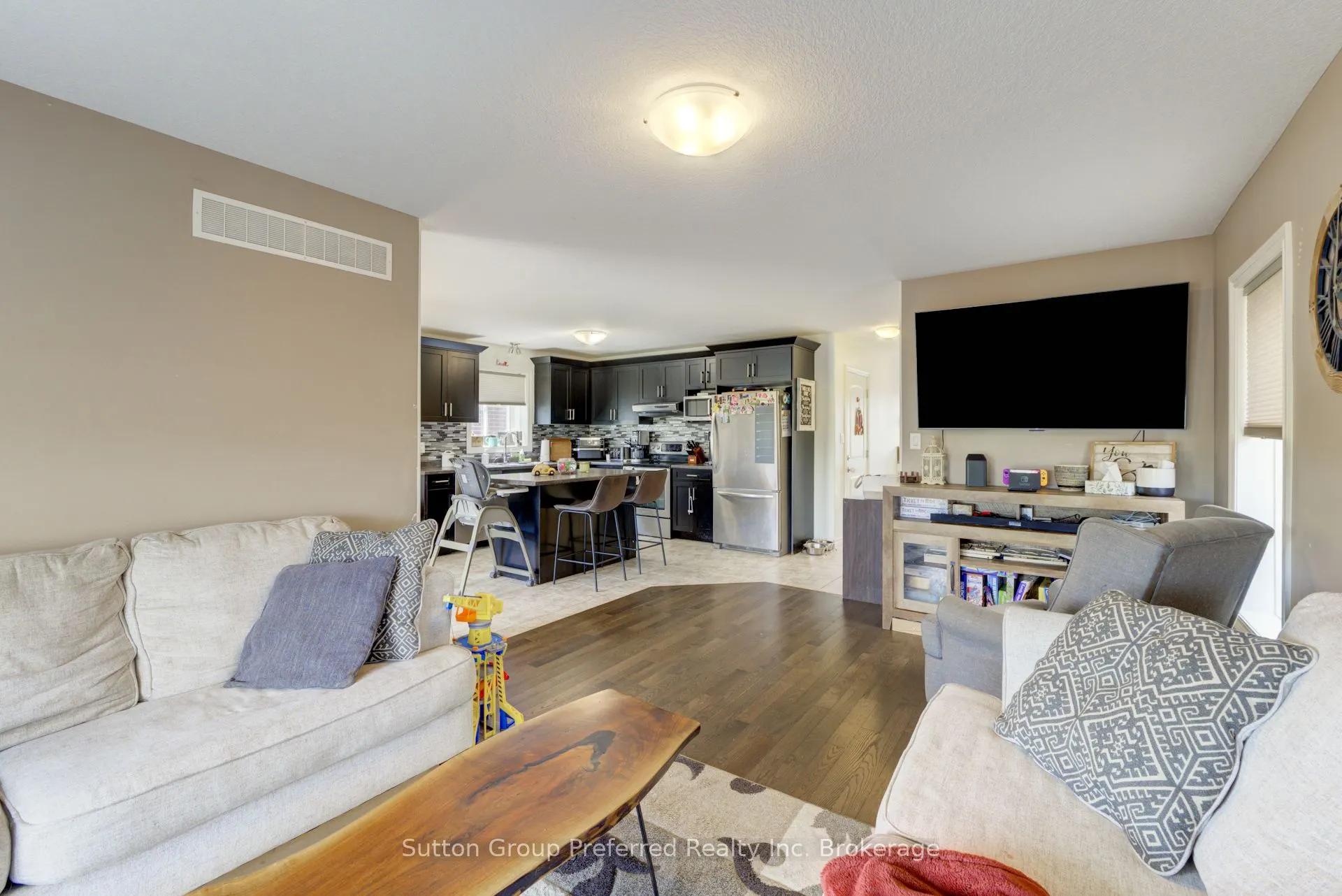 6 Moffatt Avenue