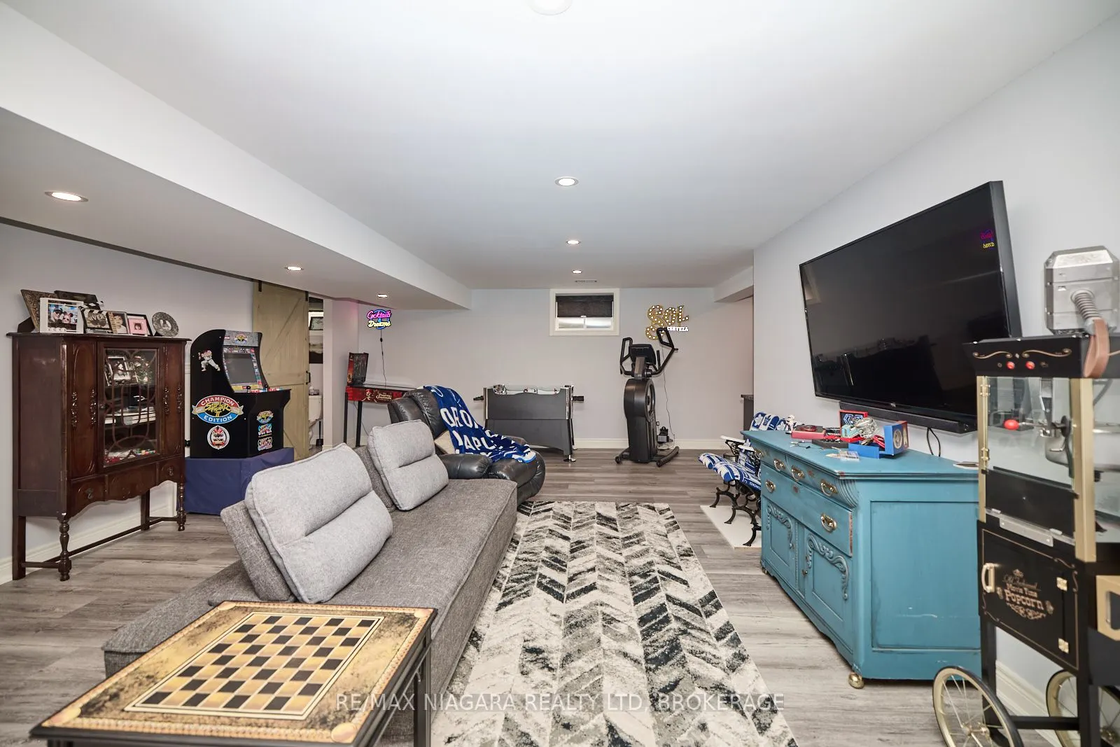201 Pleasant Avenue N