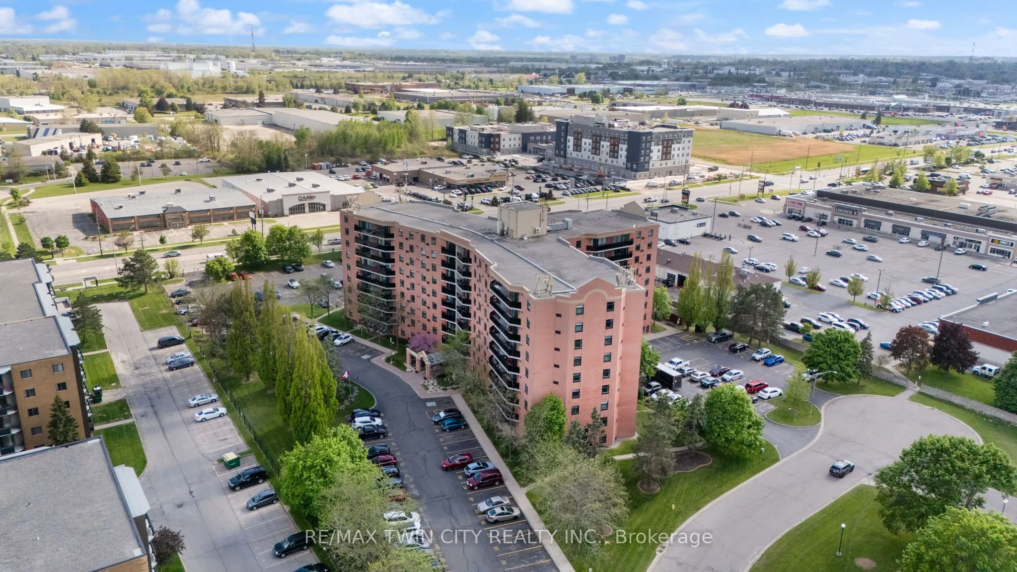 9 Bonheur Court, #212