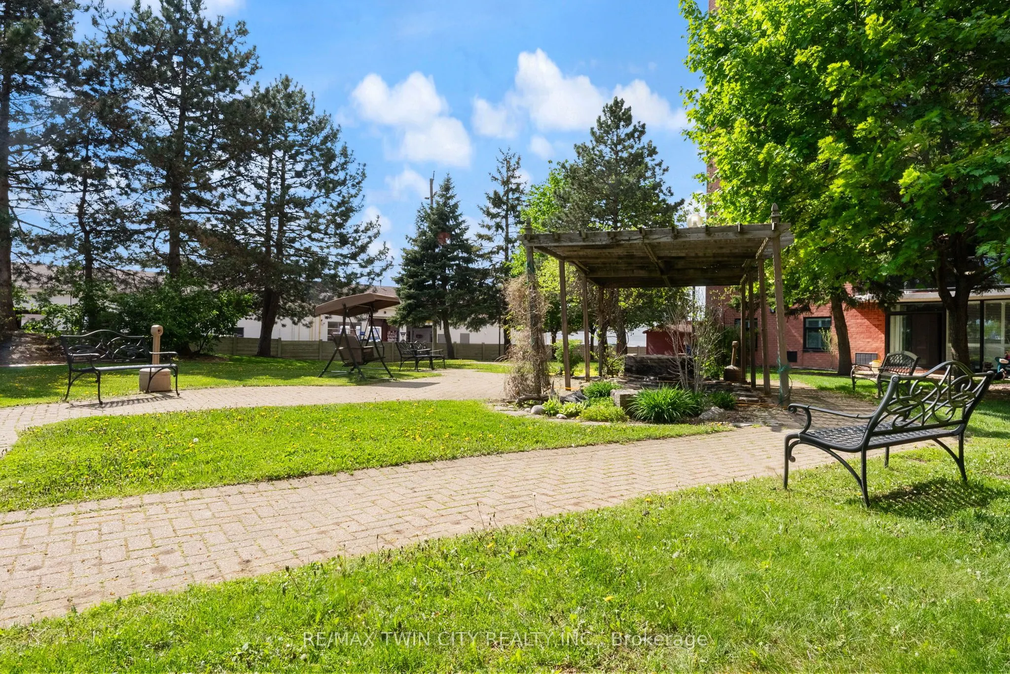 9 Bonheur Court, #212