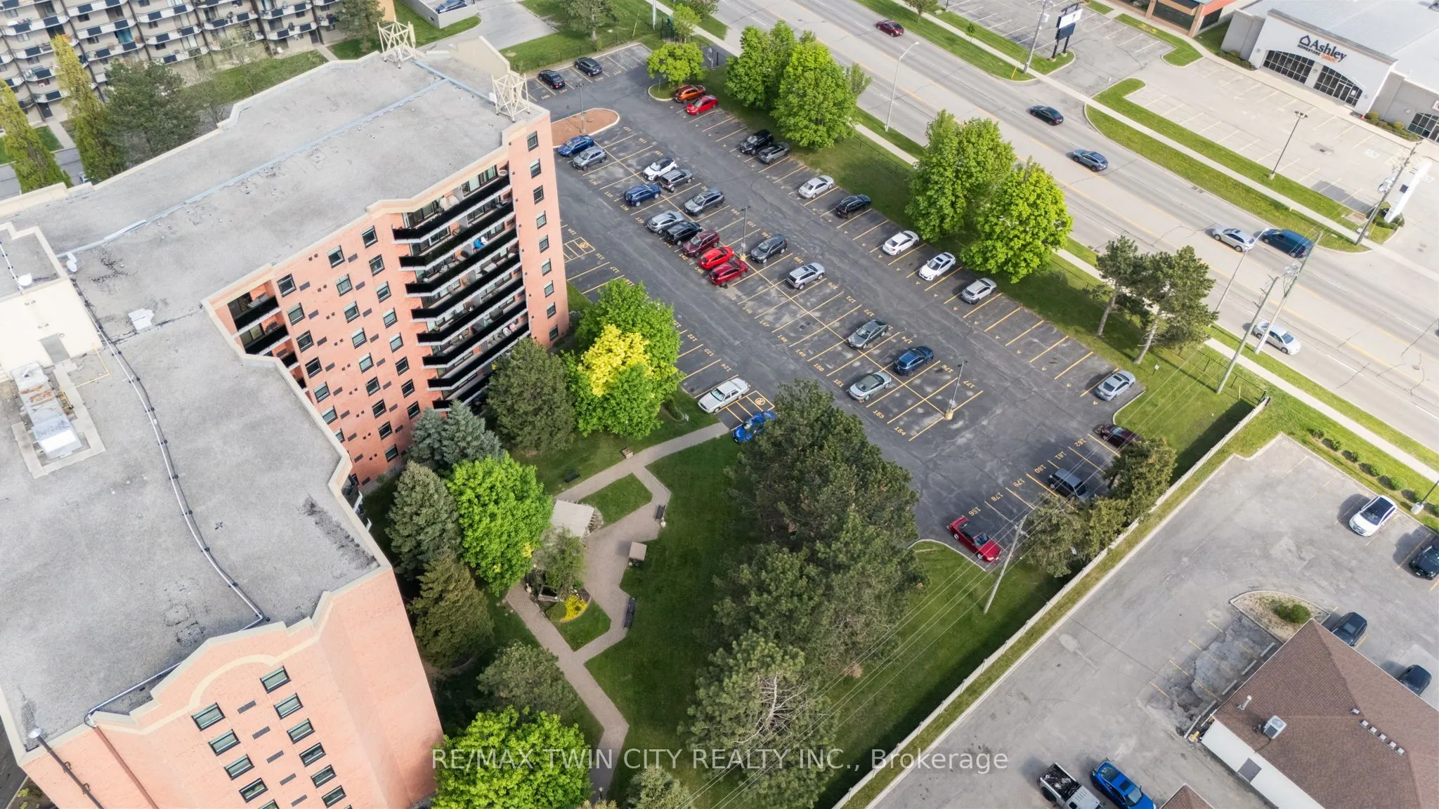 9 Bonheur Court, #212