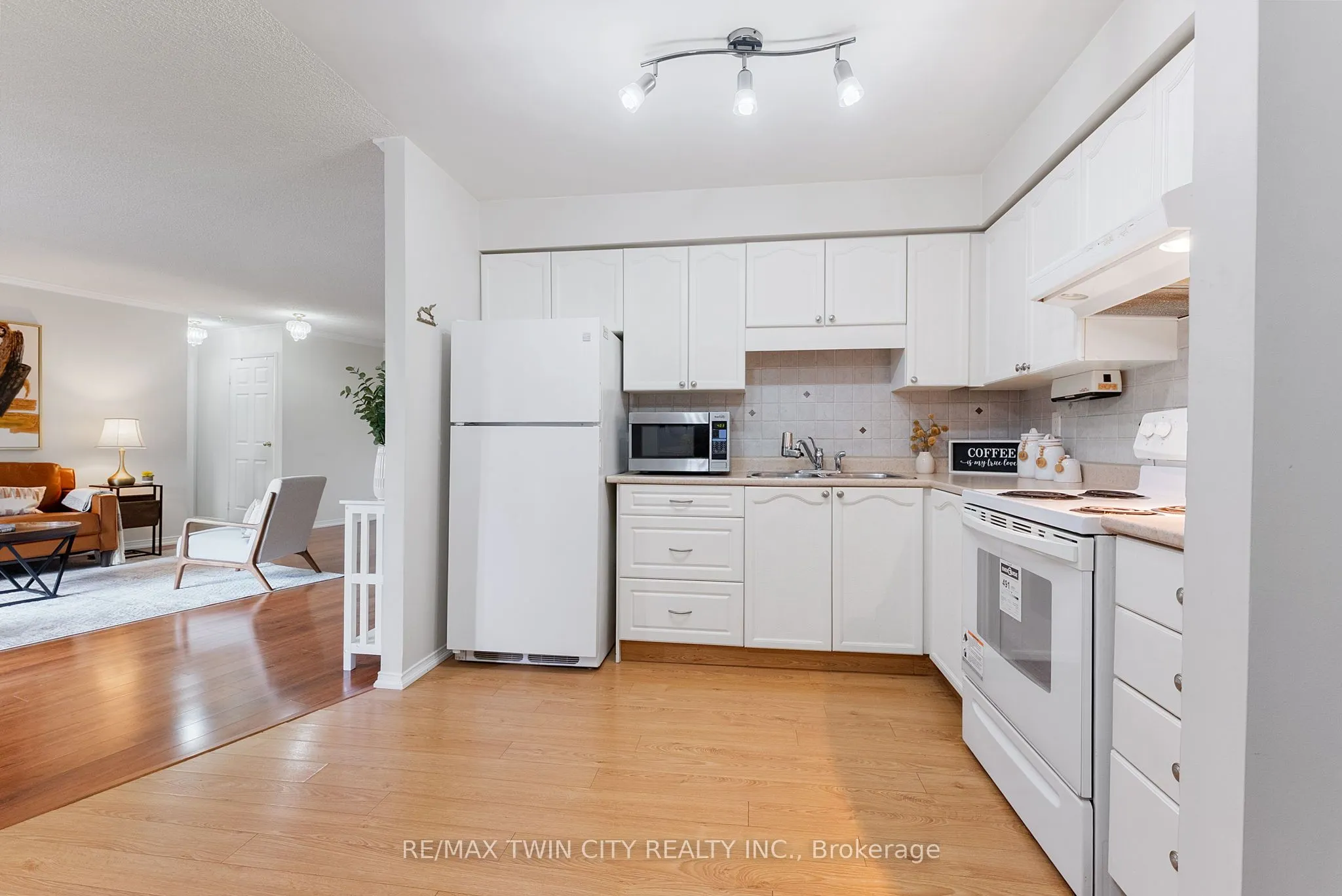 9 Bonheur Court, #212
