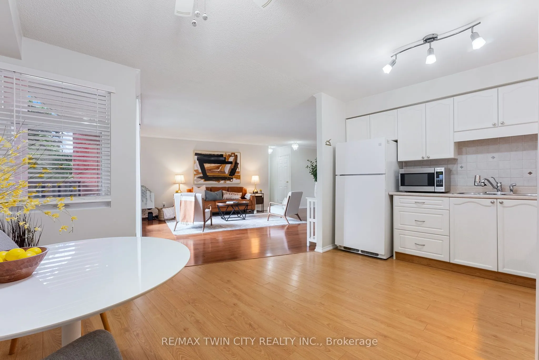 9 Bonheur Court, #212