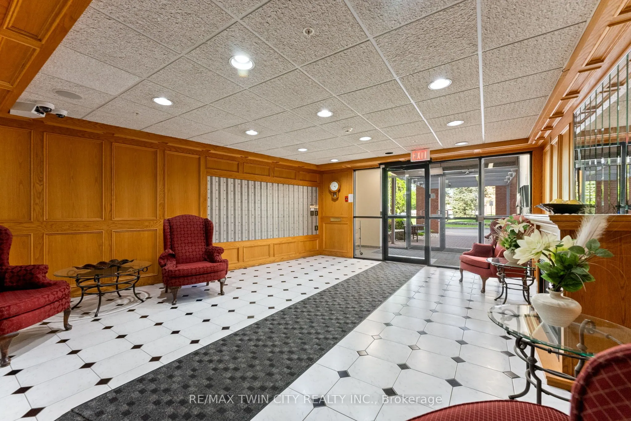 9 Bonheur Court, #212