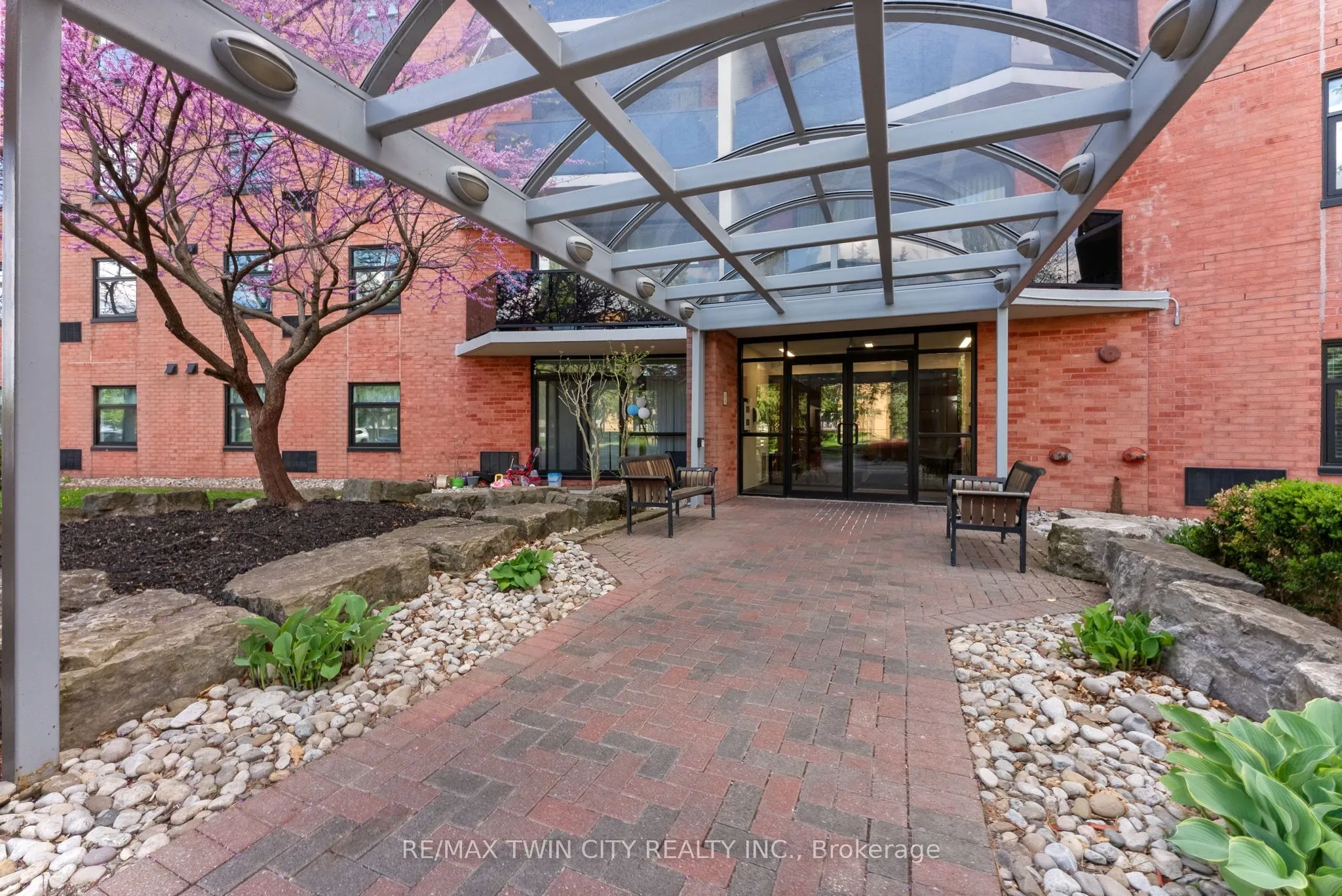 9 Bonheur Court, #212