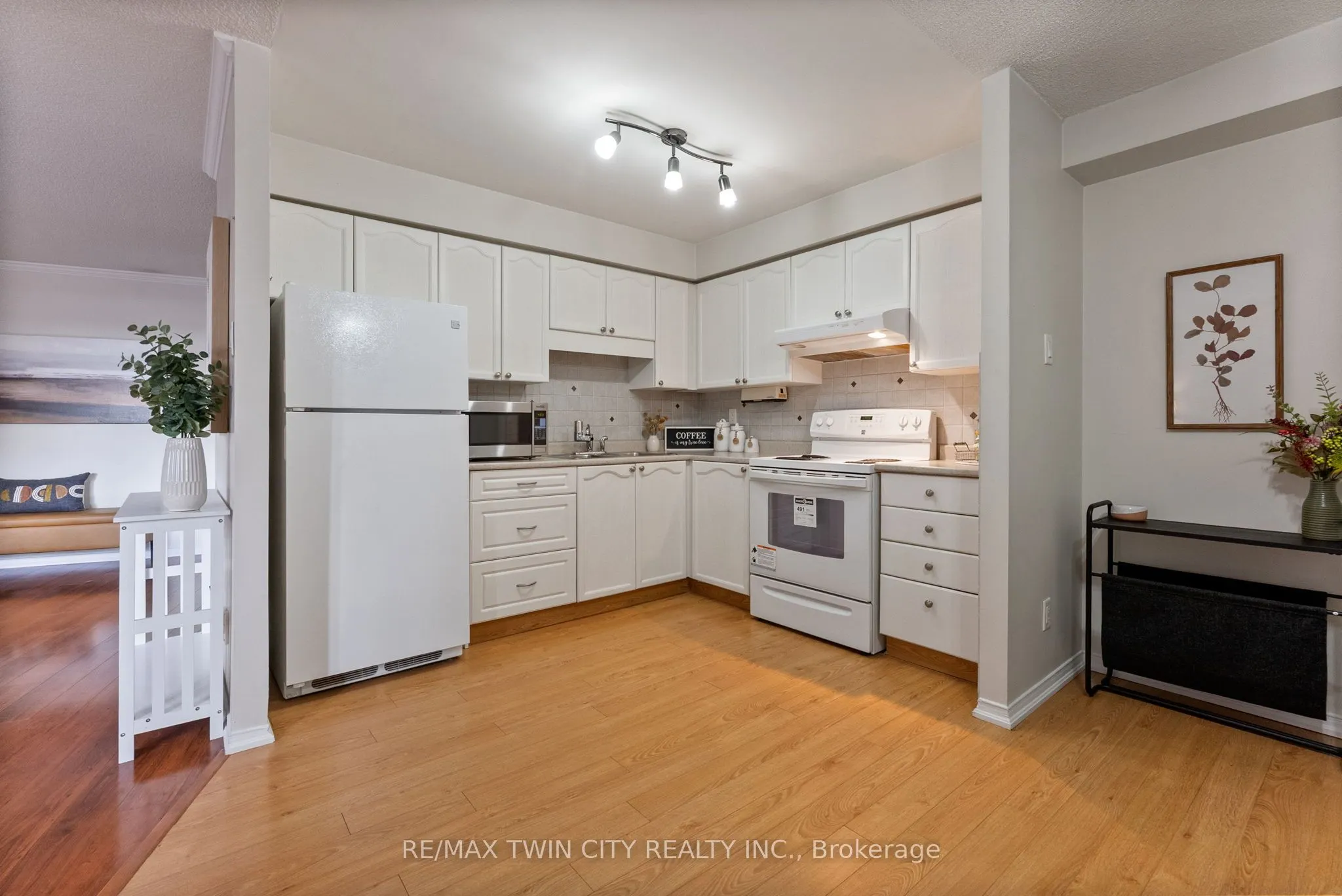 9 Bonheur Court, #212
