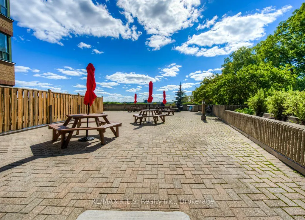 237 King Street W, #407