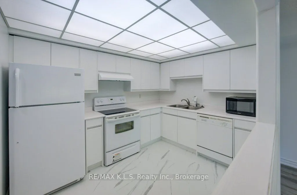 237 King Street W, #407
