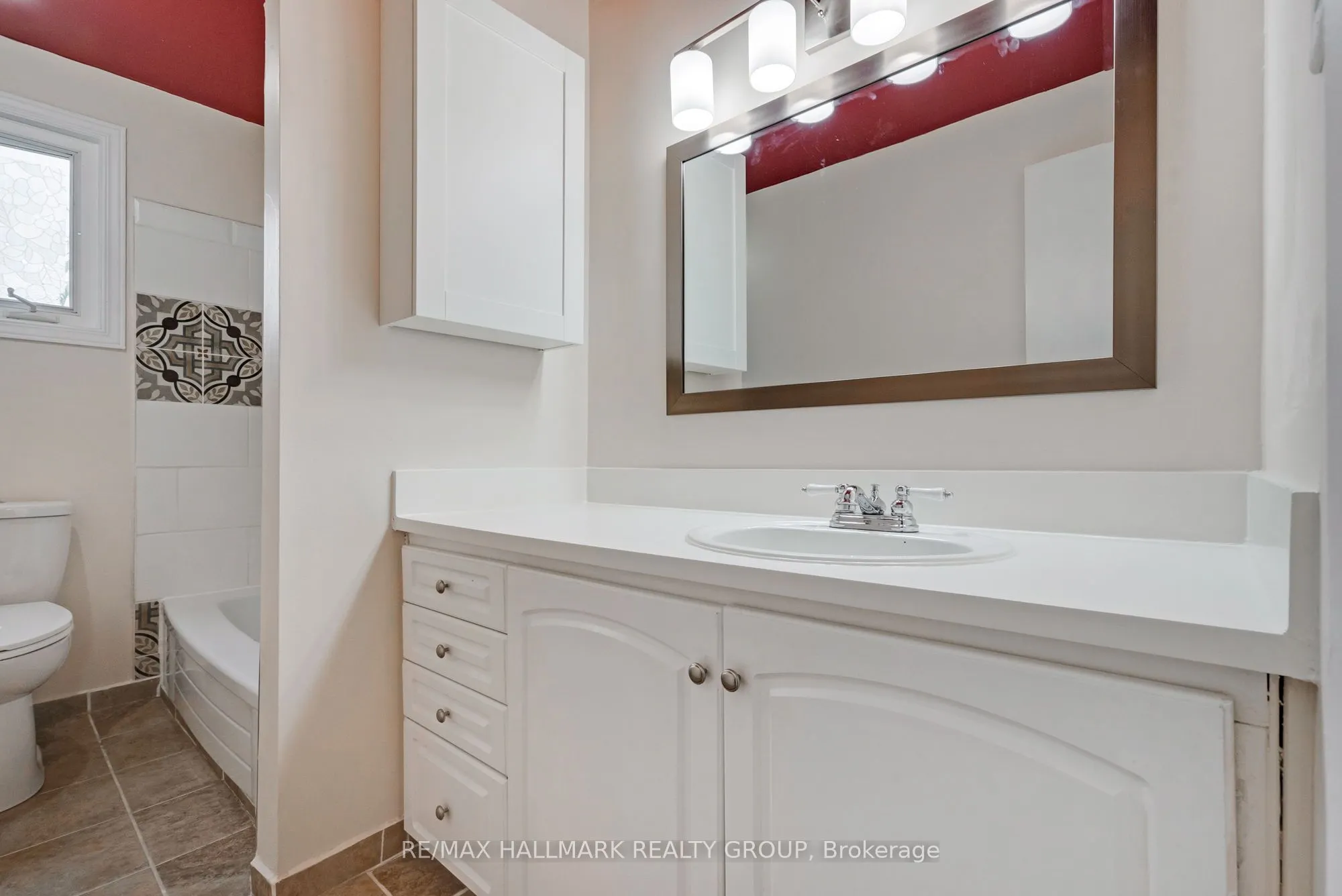 12F Larkshire Lane