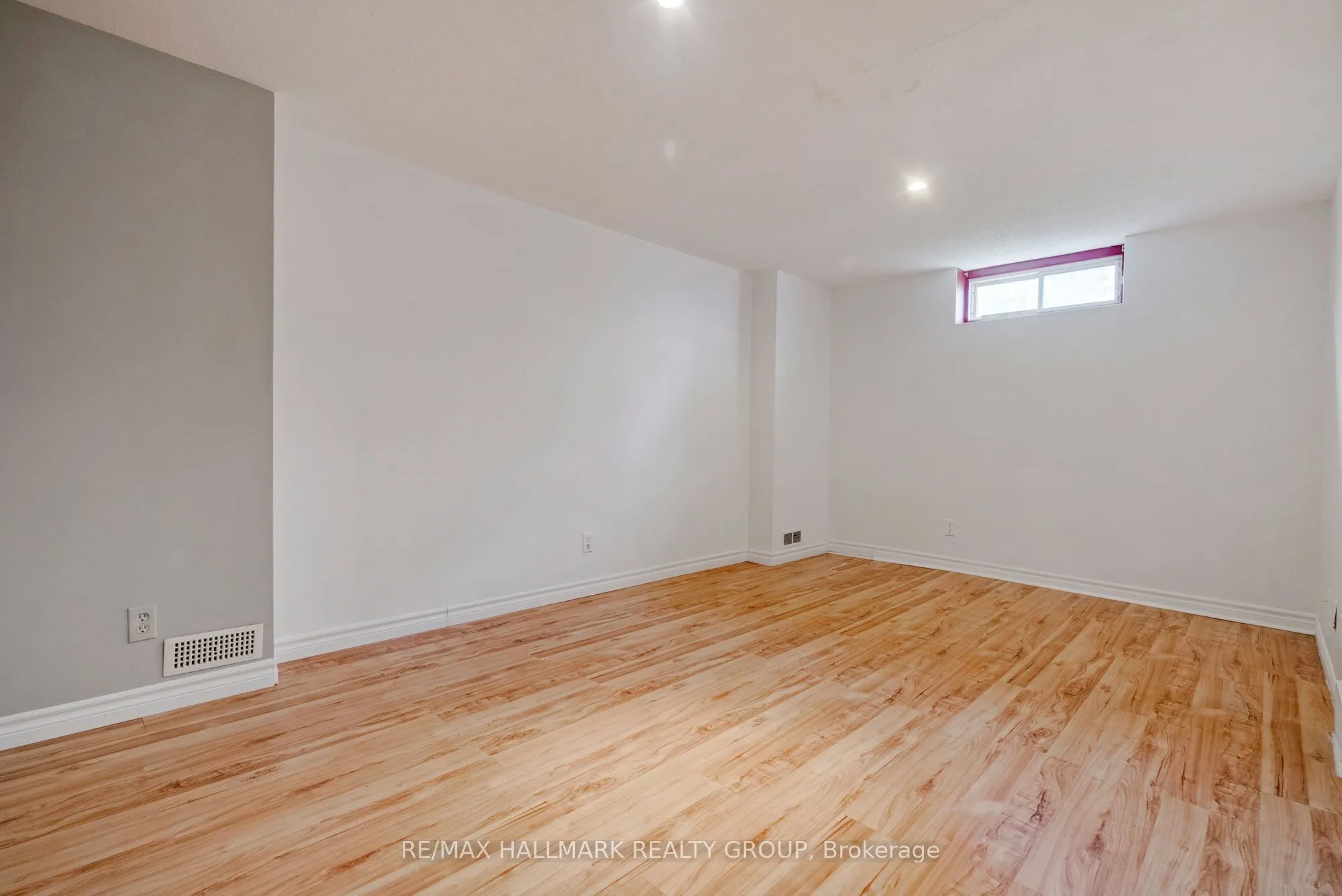 12F Larkshire Lane