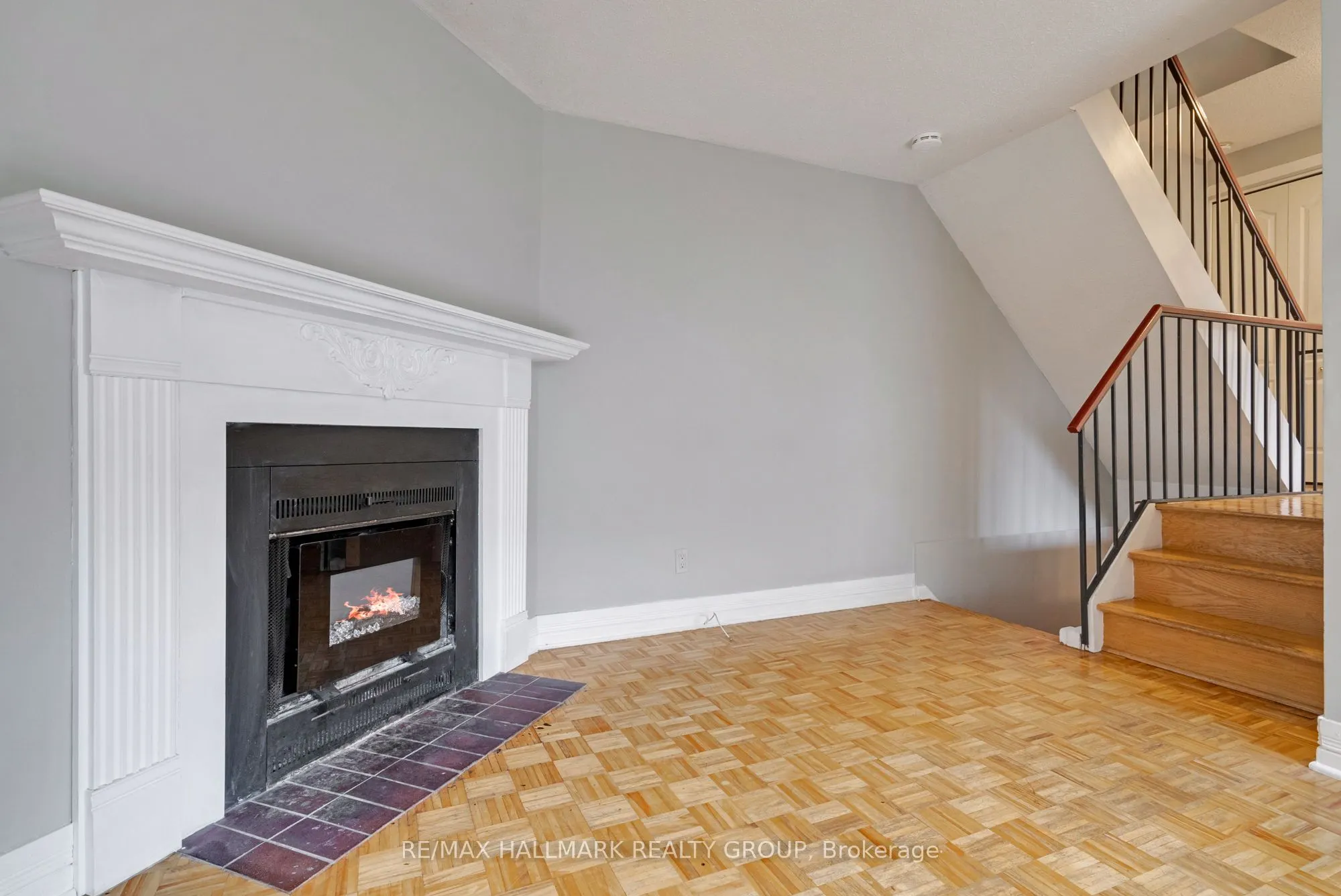 12F Larkshire Lane