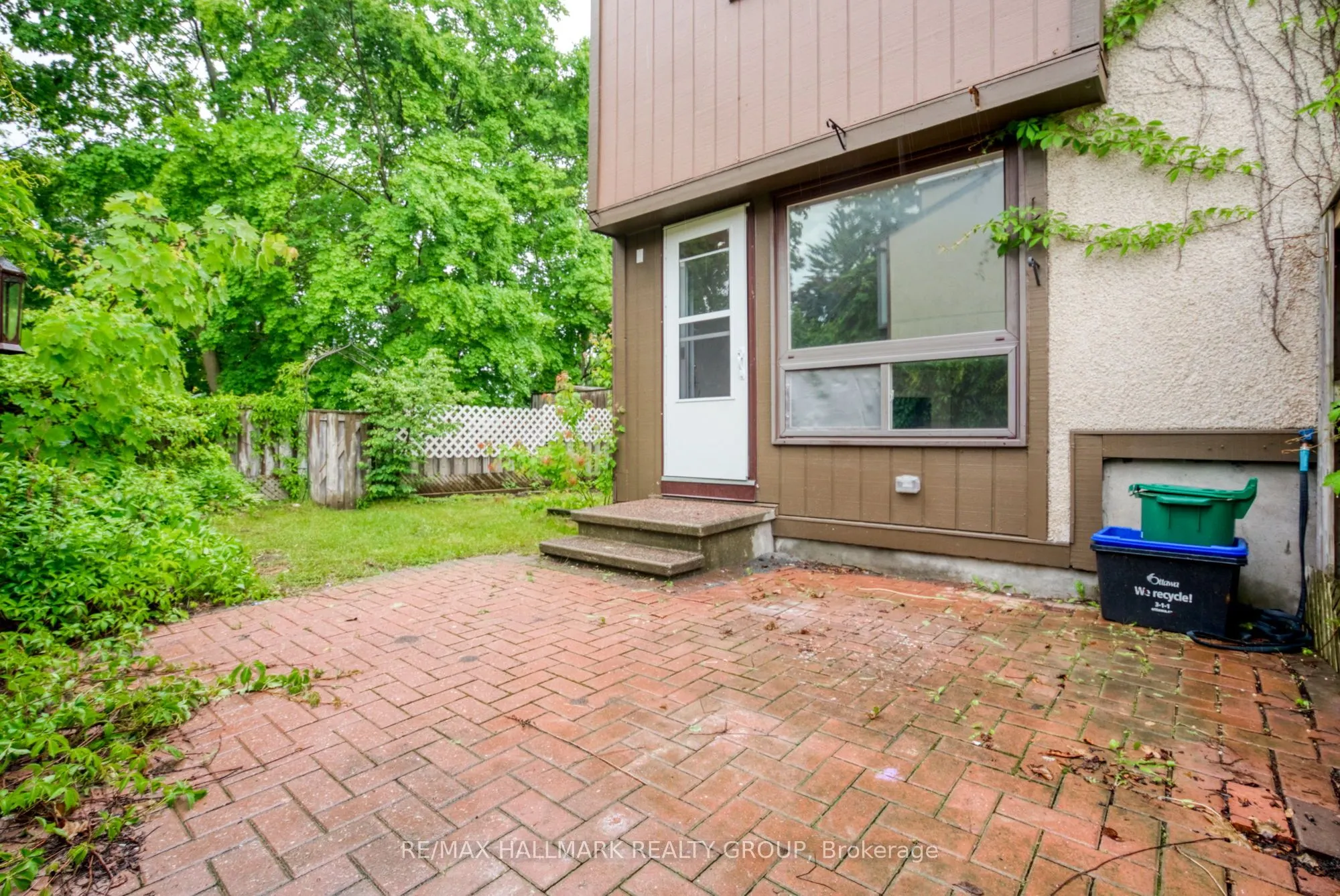 12F Larkshire Lane