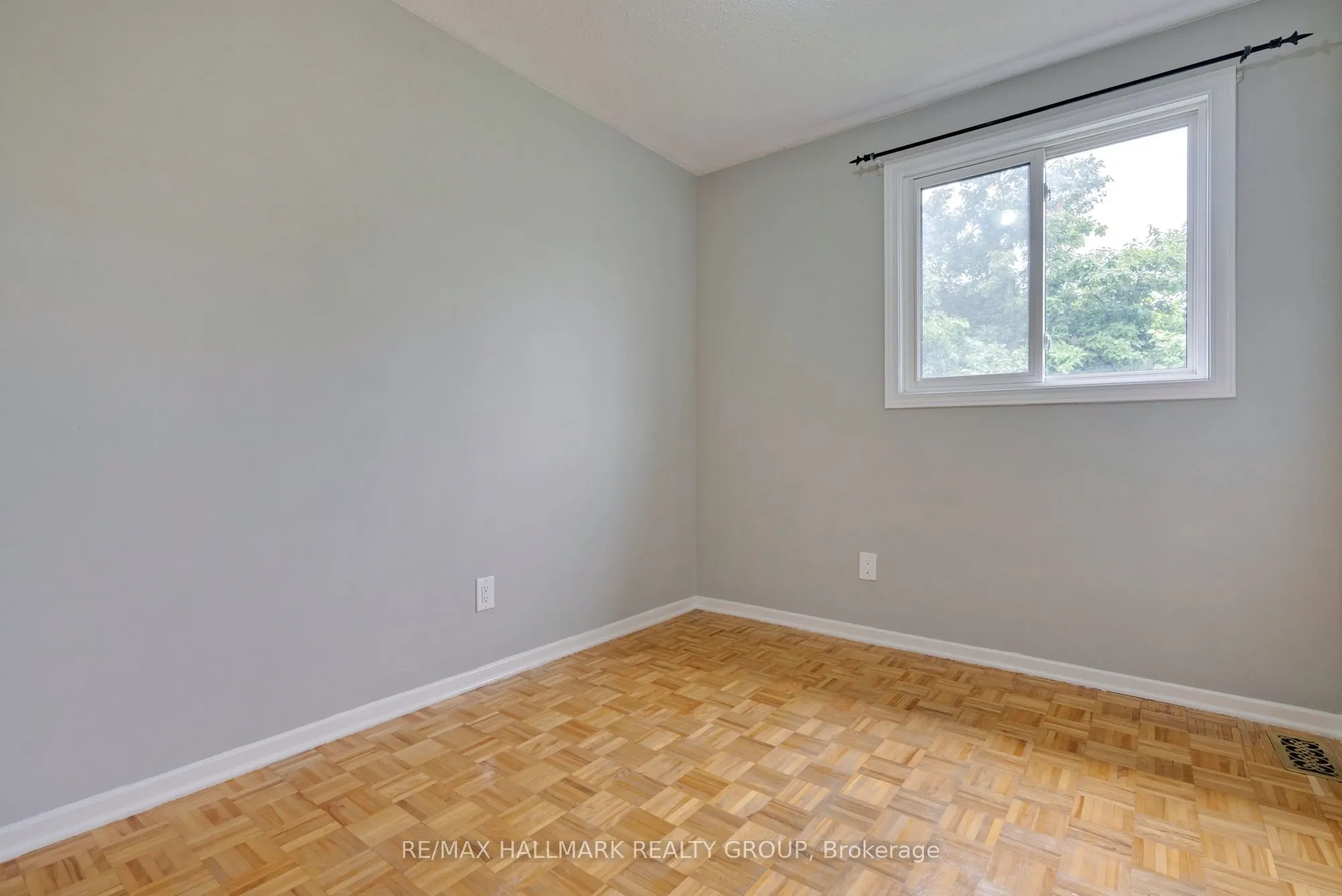 12F Larkshire Lane
