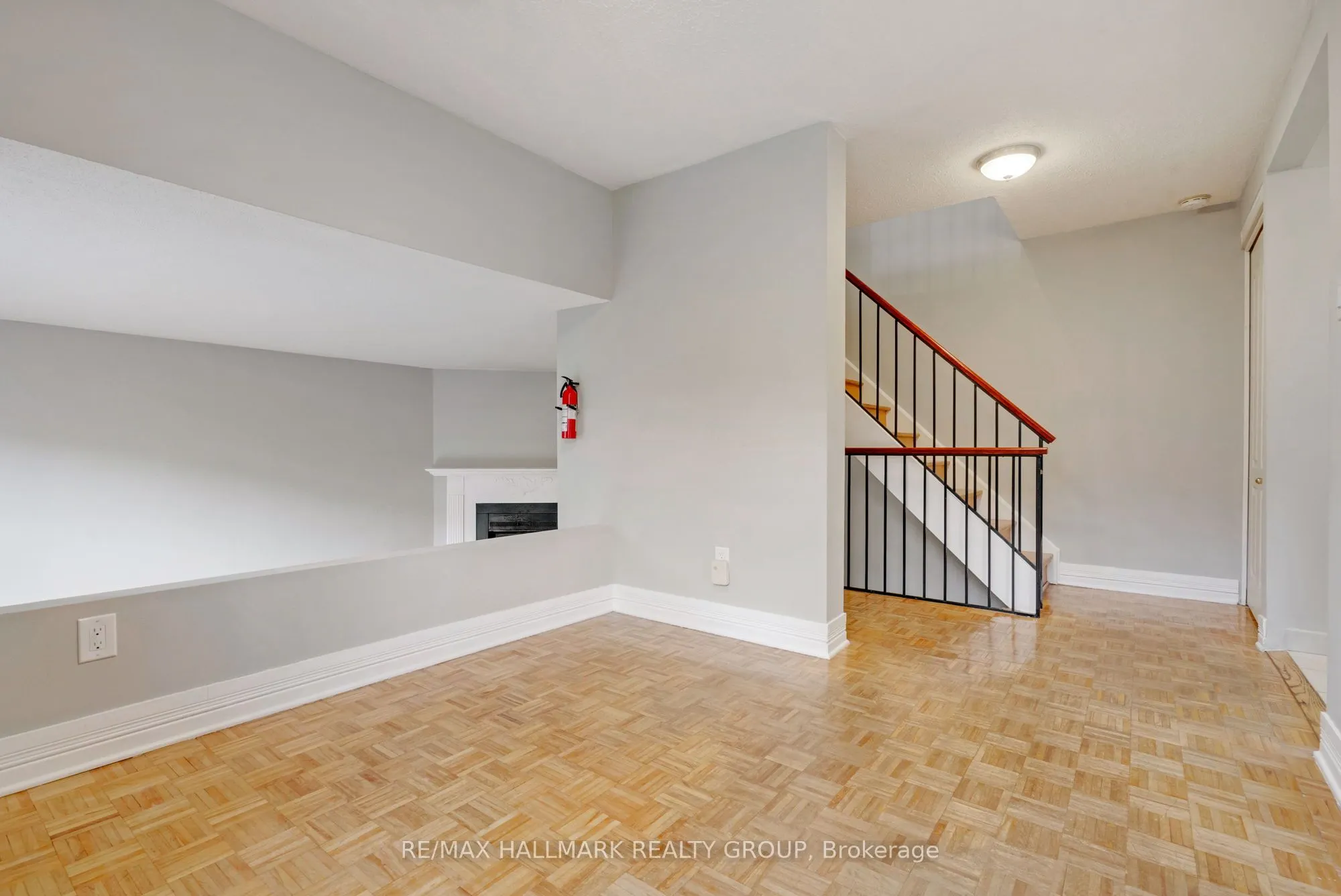12F Larkshire Lane