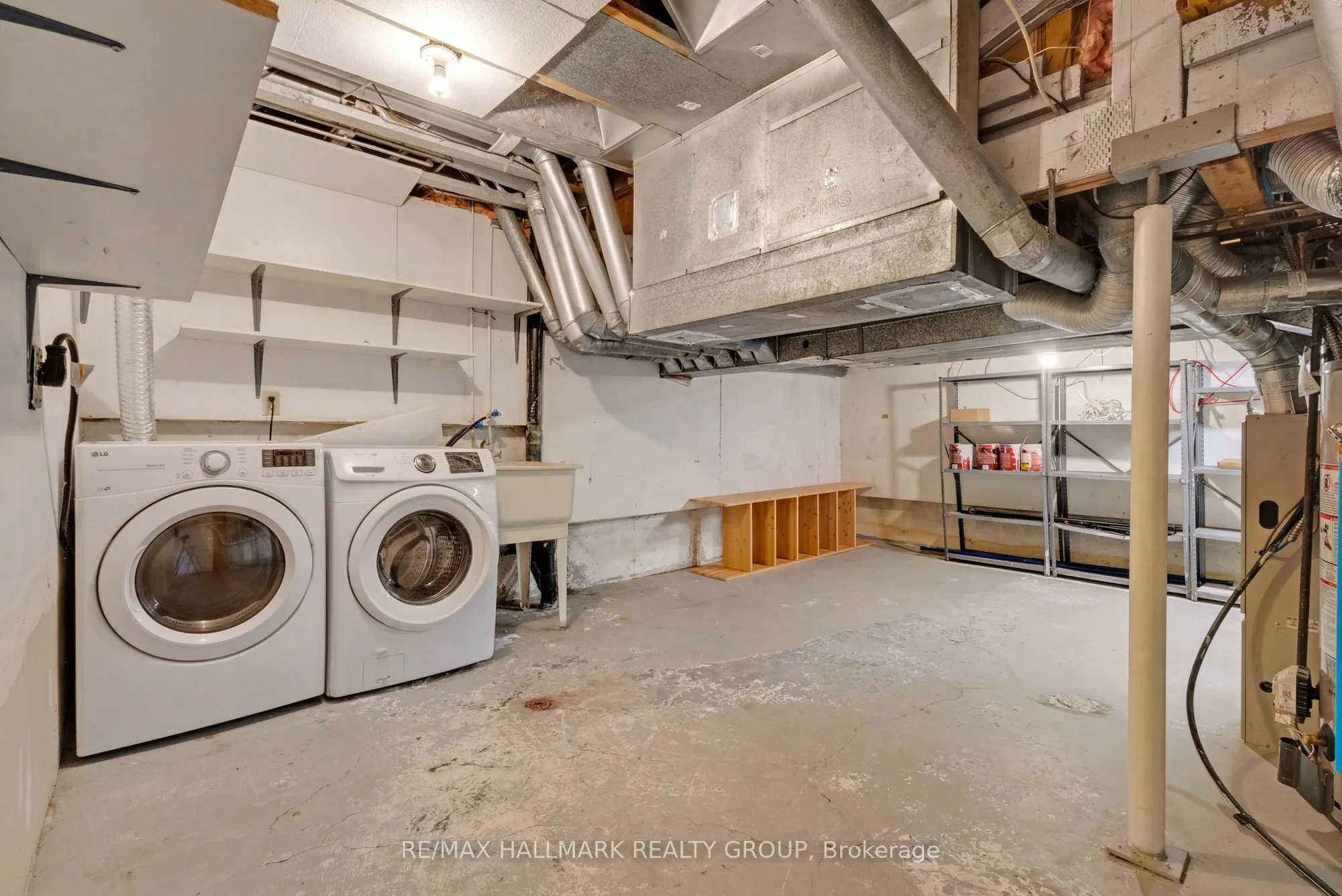 12F Larkshire Lane