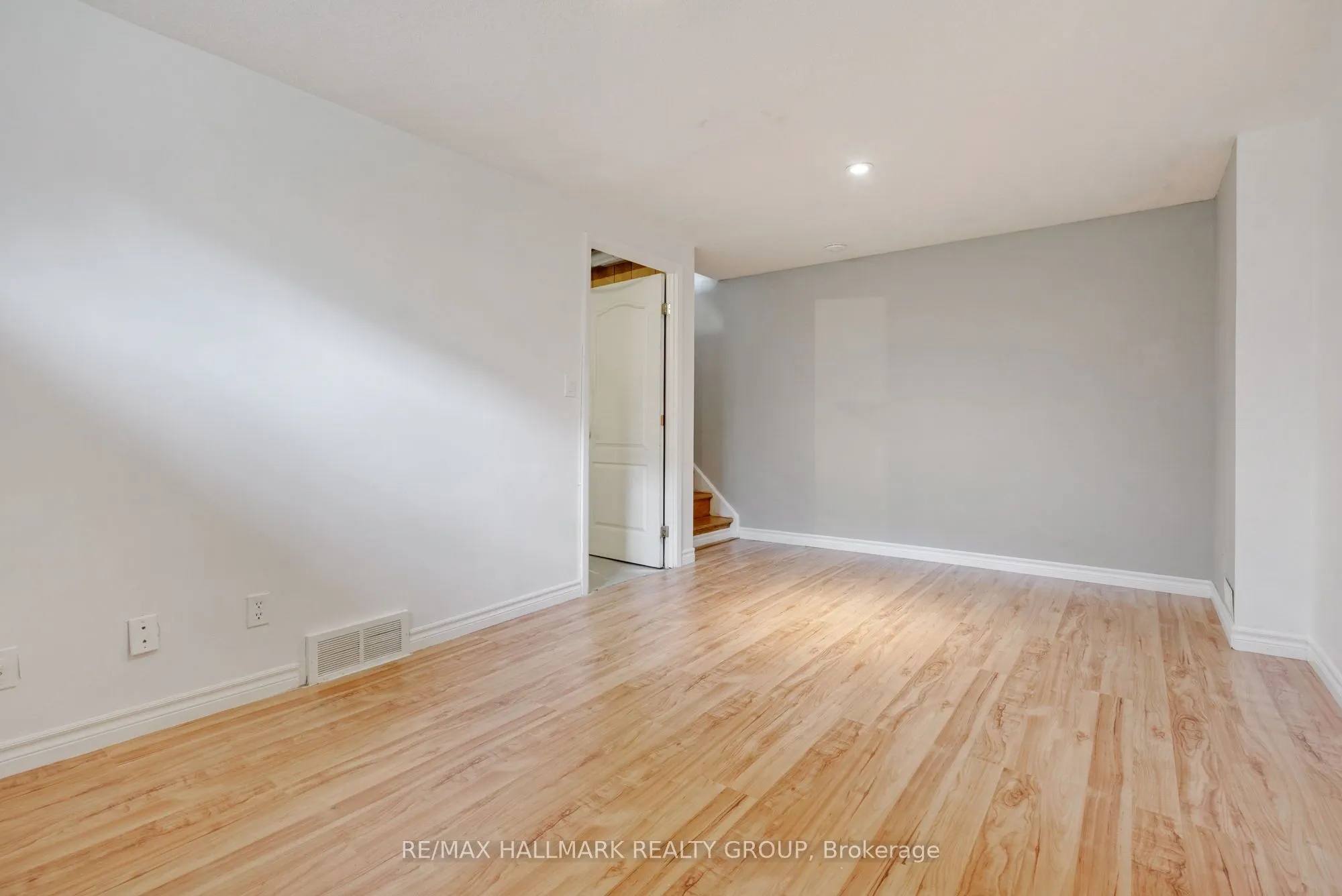 12F Larkshire Lane
