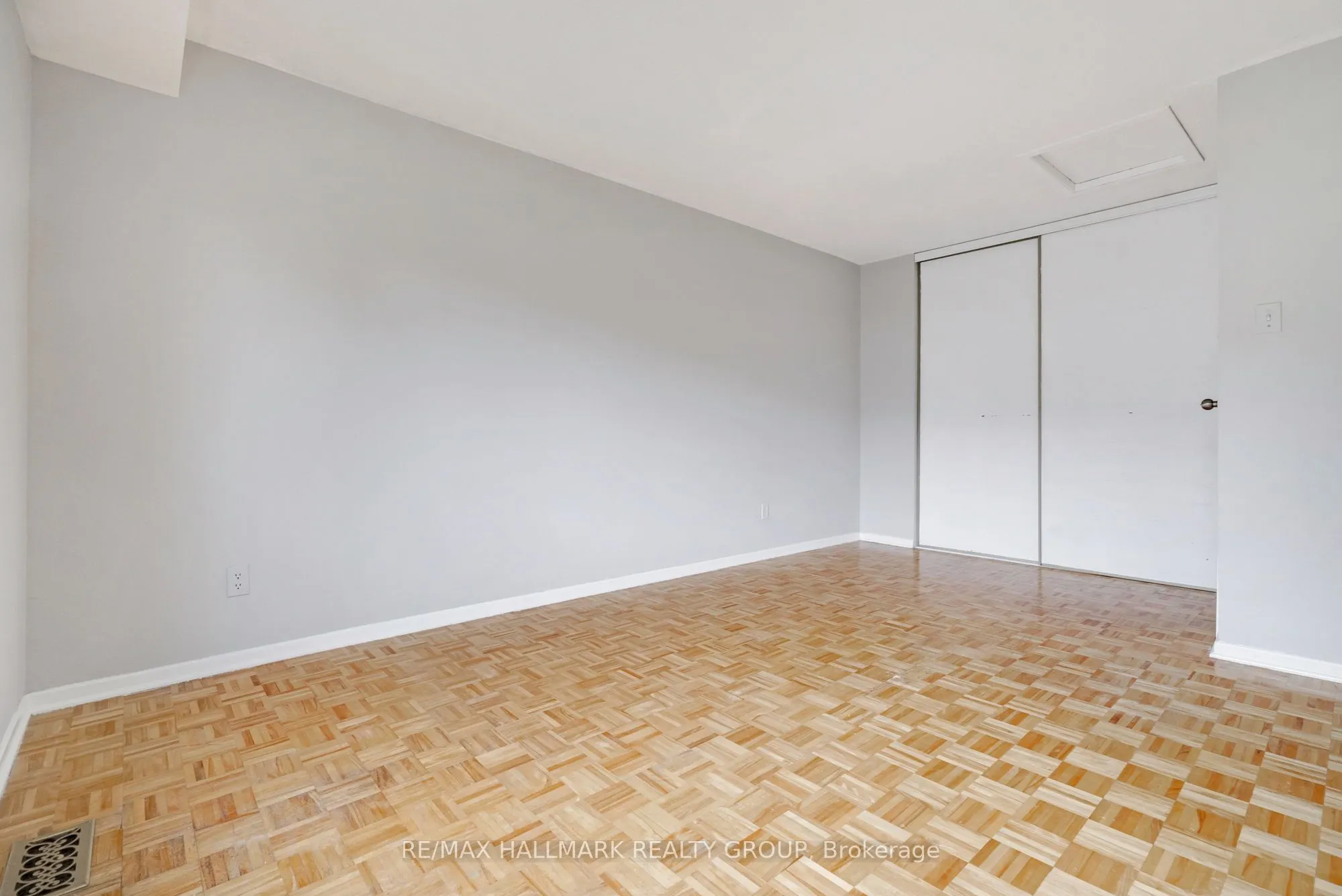 12F Larkshire Lane