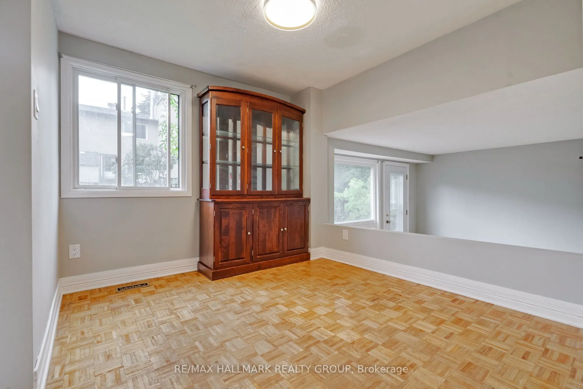 12F Larkshire Lane