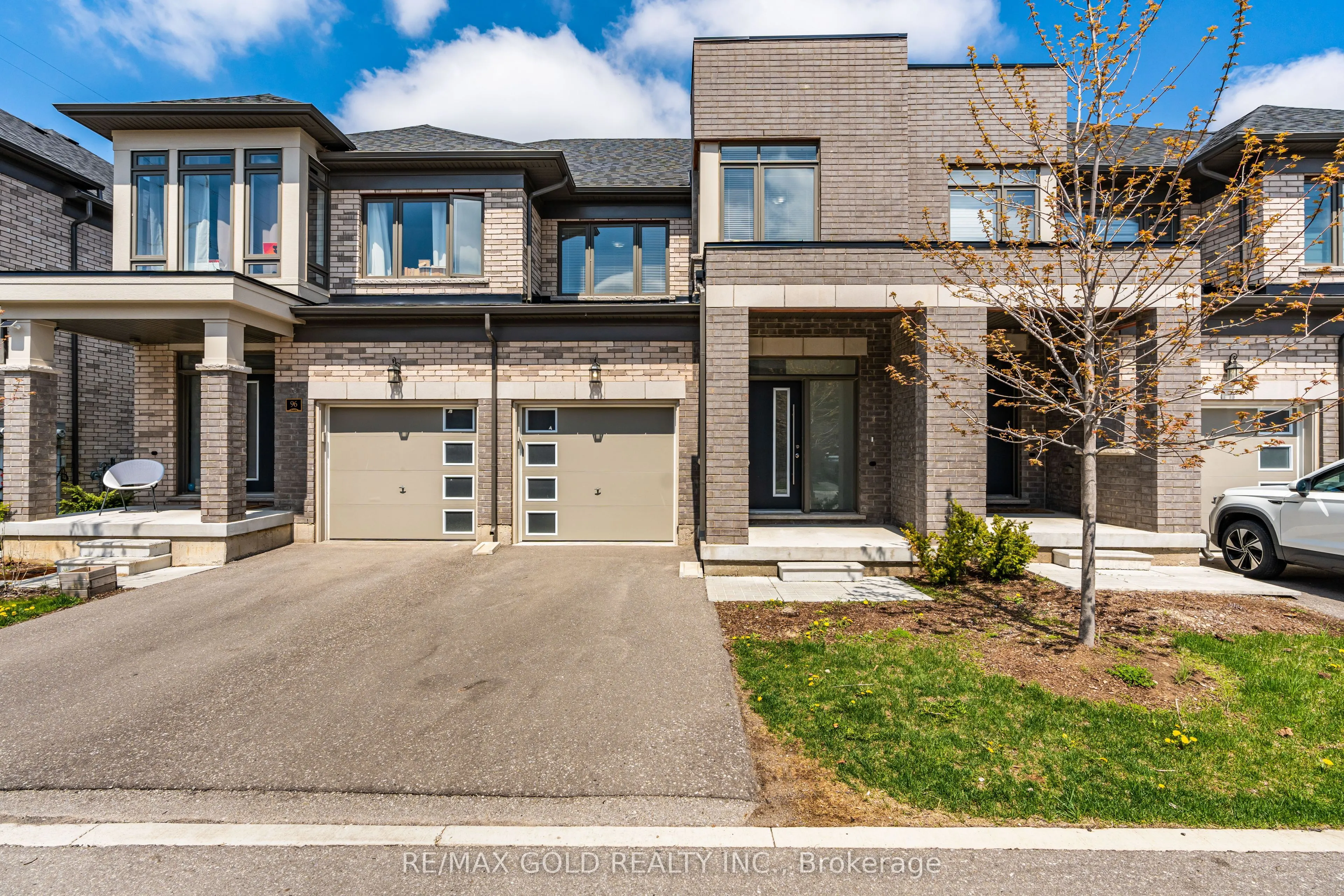 166 Deerpath Drive, #95