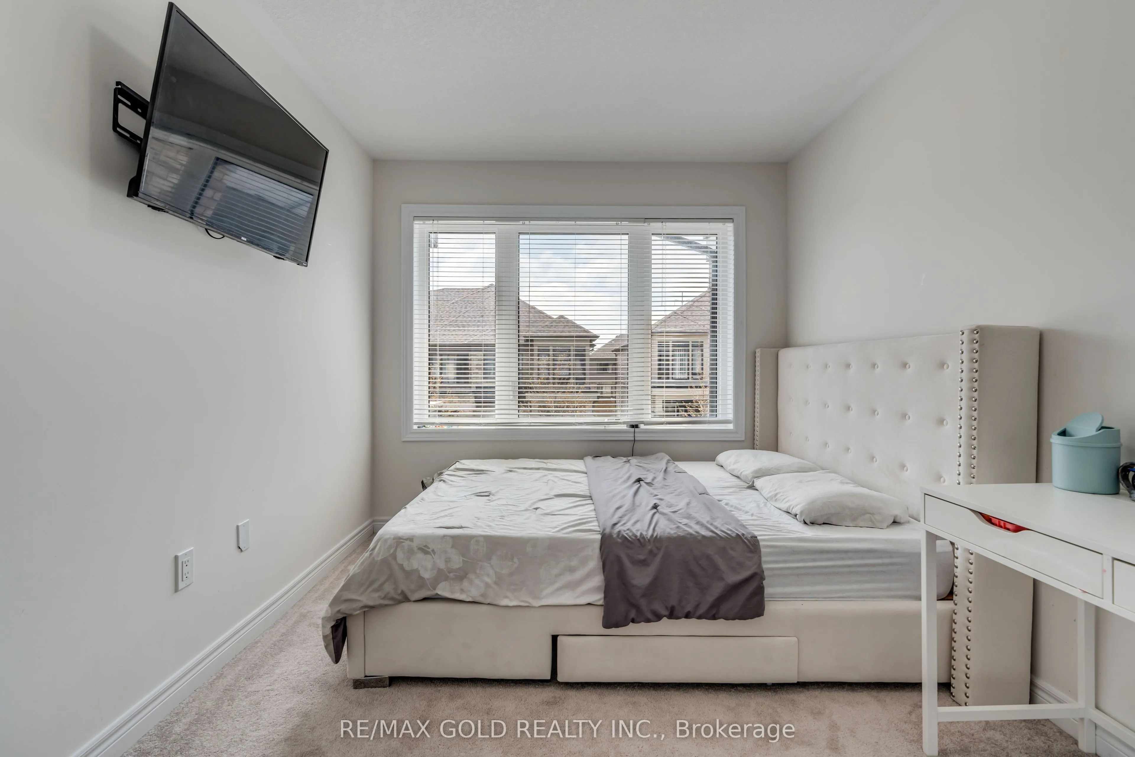 166 Deerpath Drive, #95