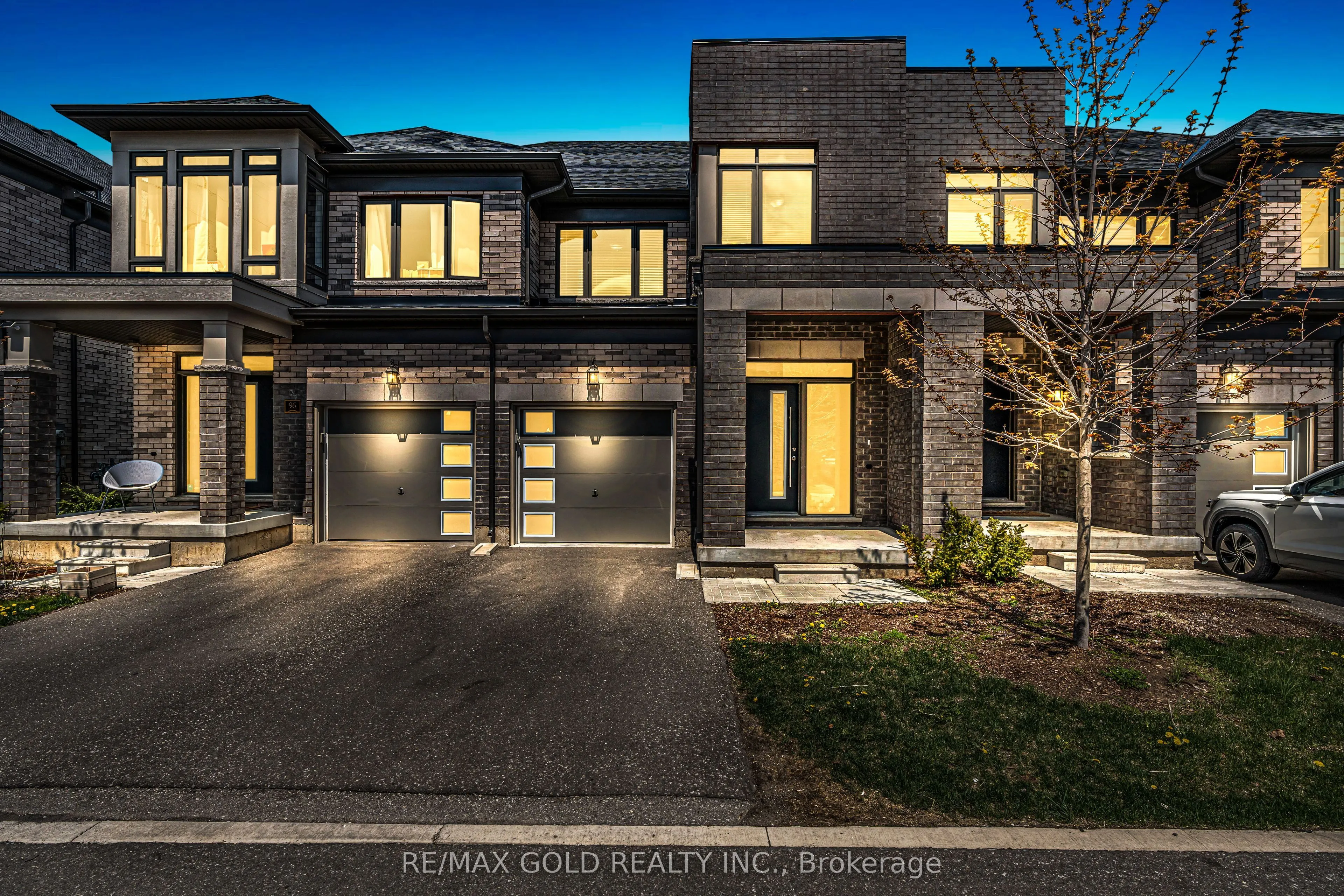 166 Deerpath Drive, #95