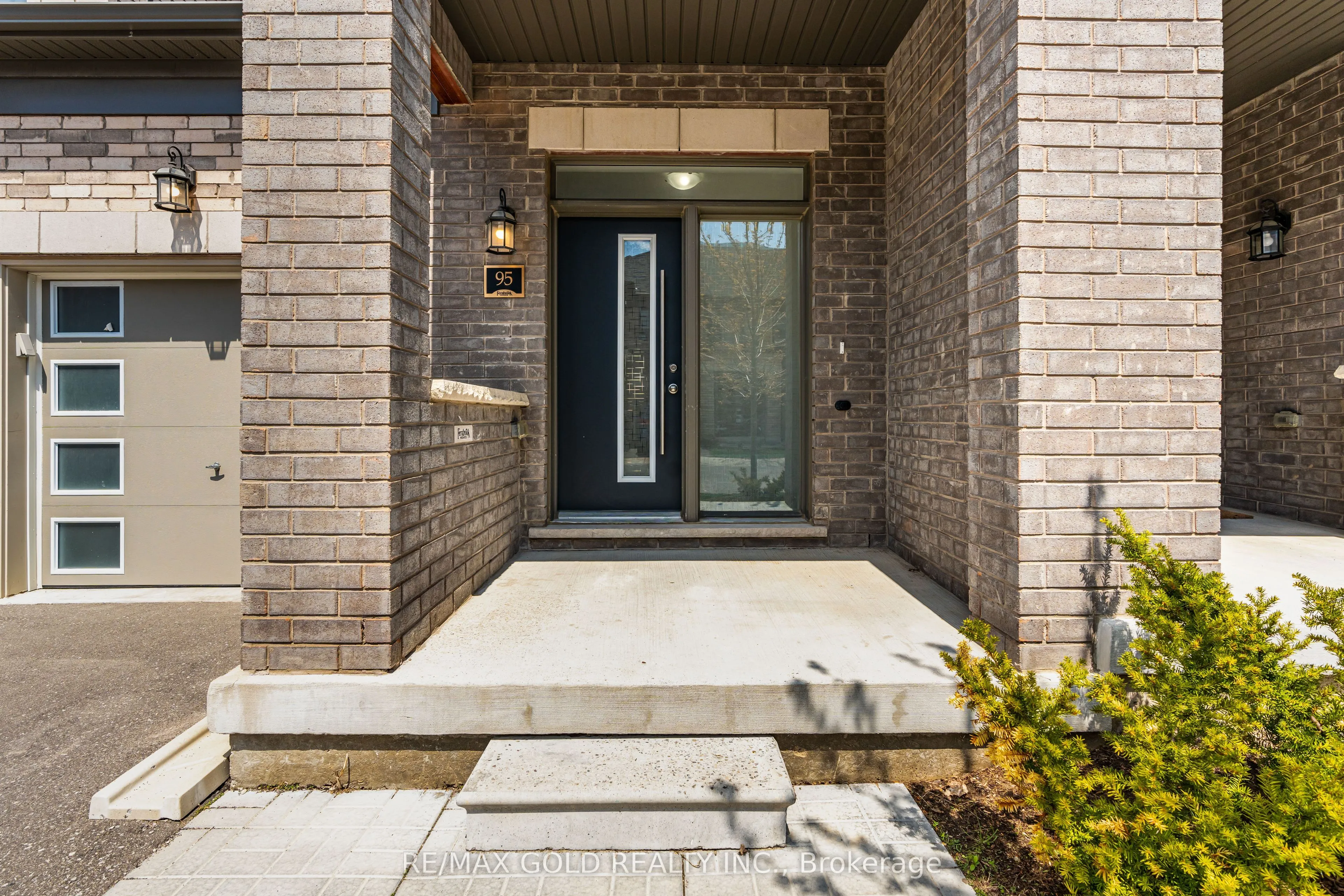 166 Deerpath Drive, #95