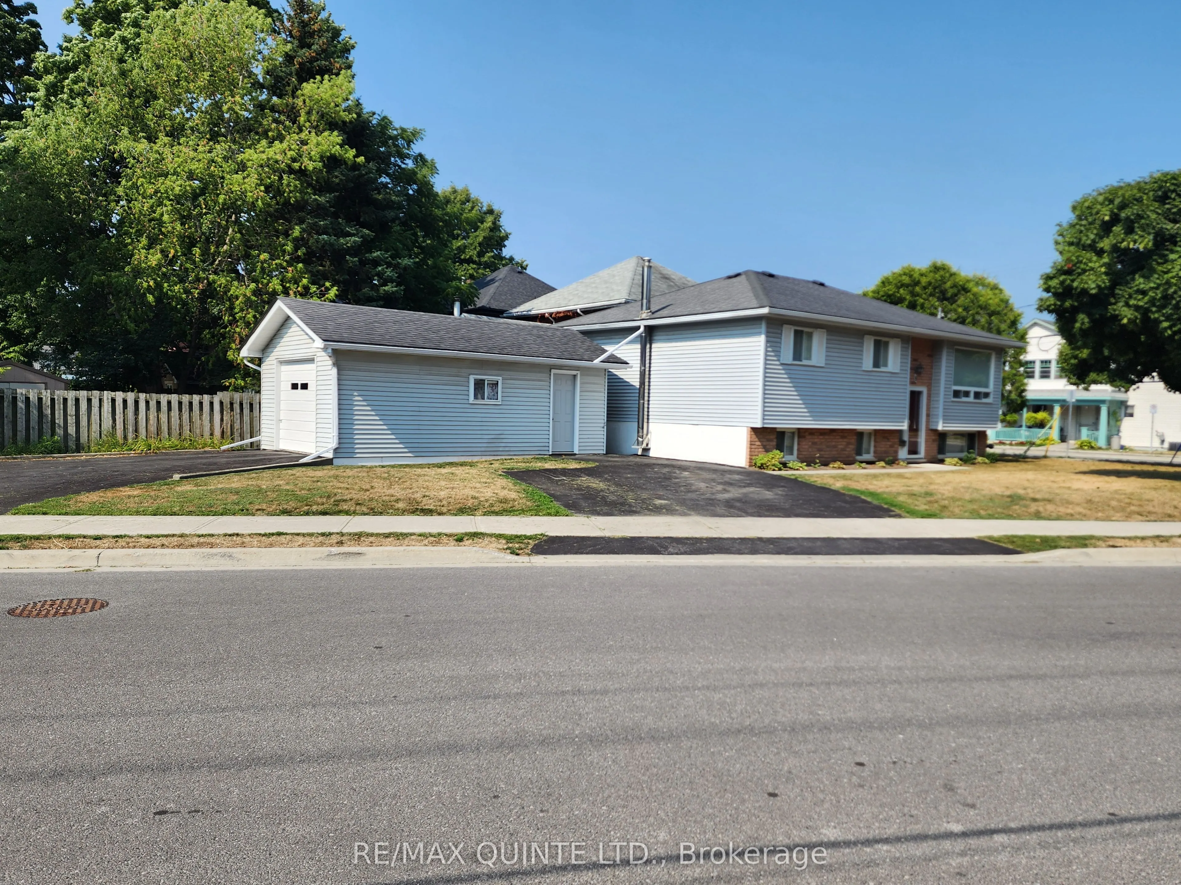 8 Park Street S