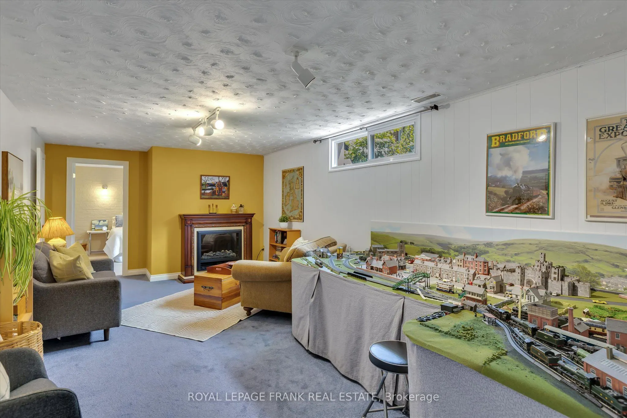 1289 Algonquin Boulevard